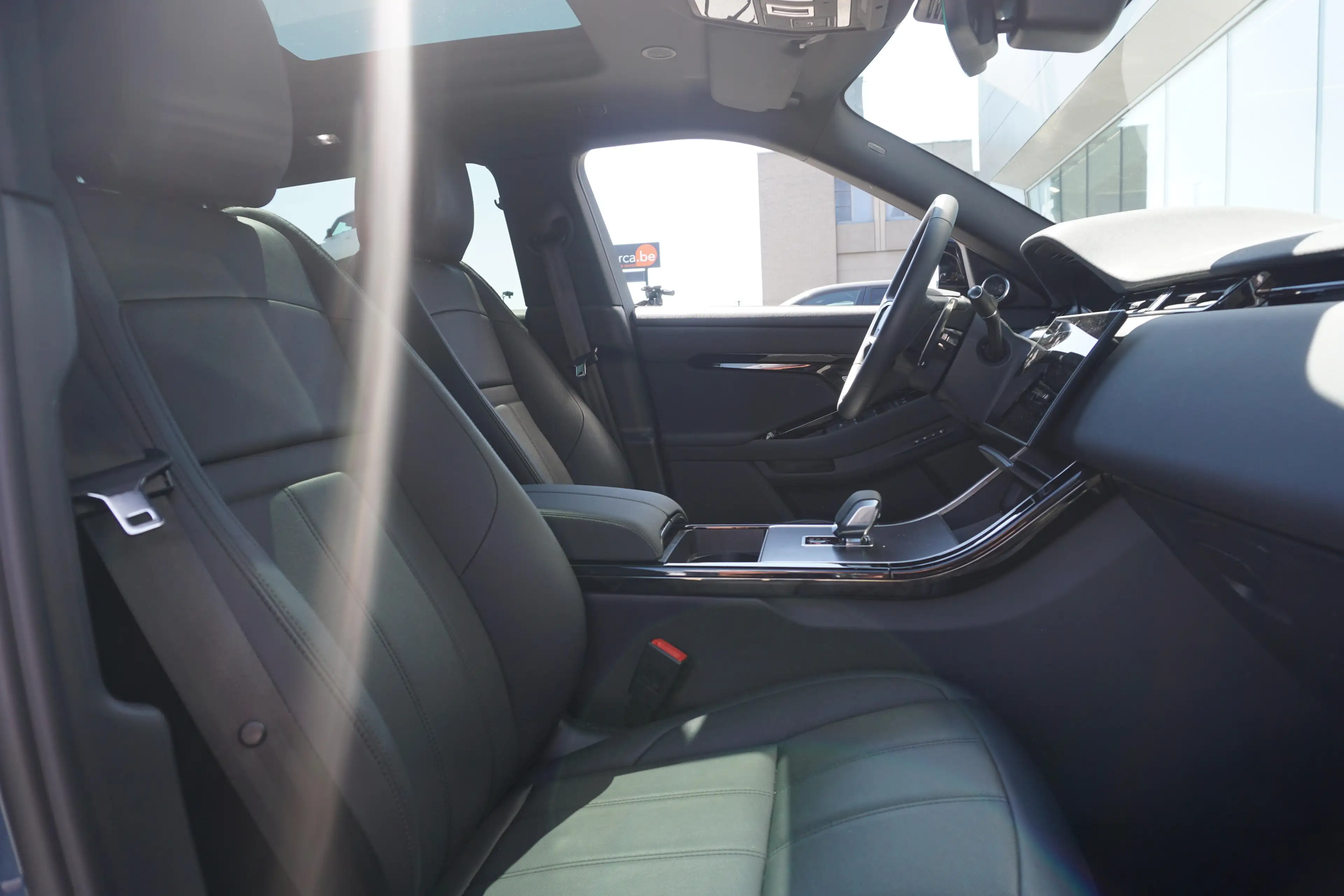 Land Rover Range Rover Evoque 1.5 Plug-in Hybrid P270e Dynamic SE — photo 12