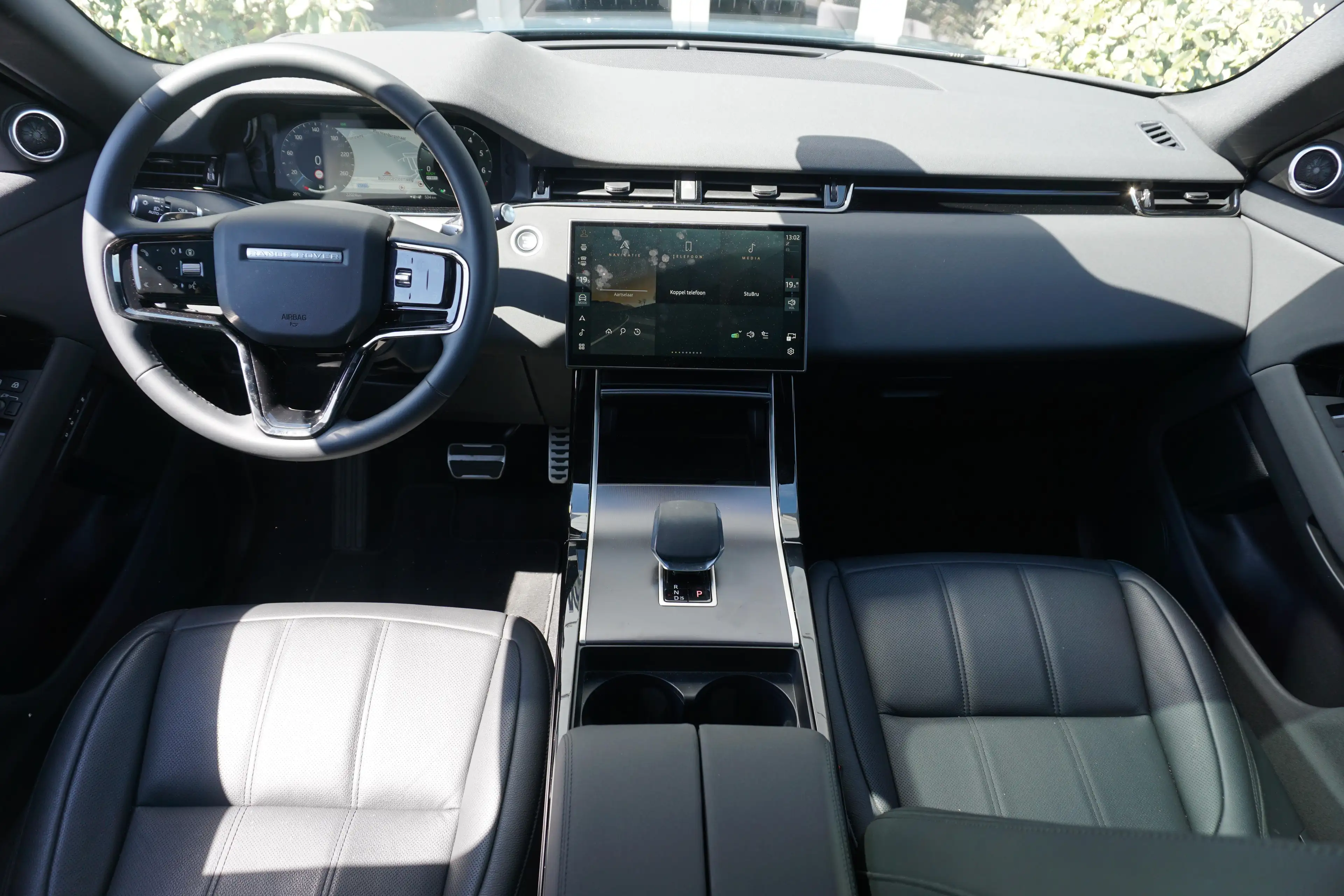 Land Rover Range Rover Evoque 1.5 Plug-in Hybrid P270e Dynamic SE — photo 3
