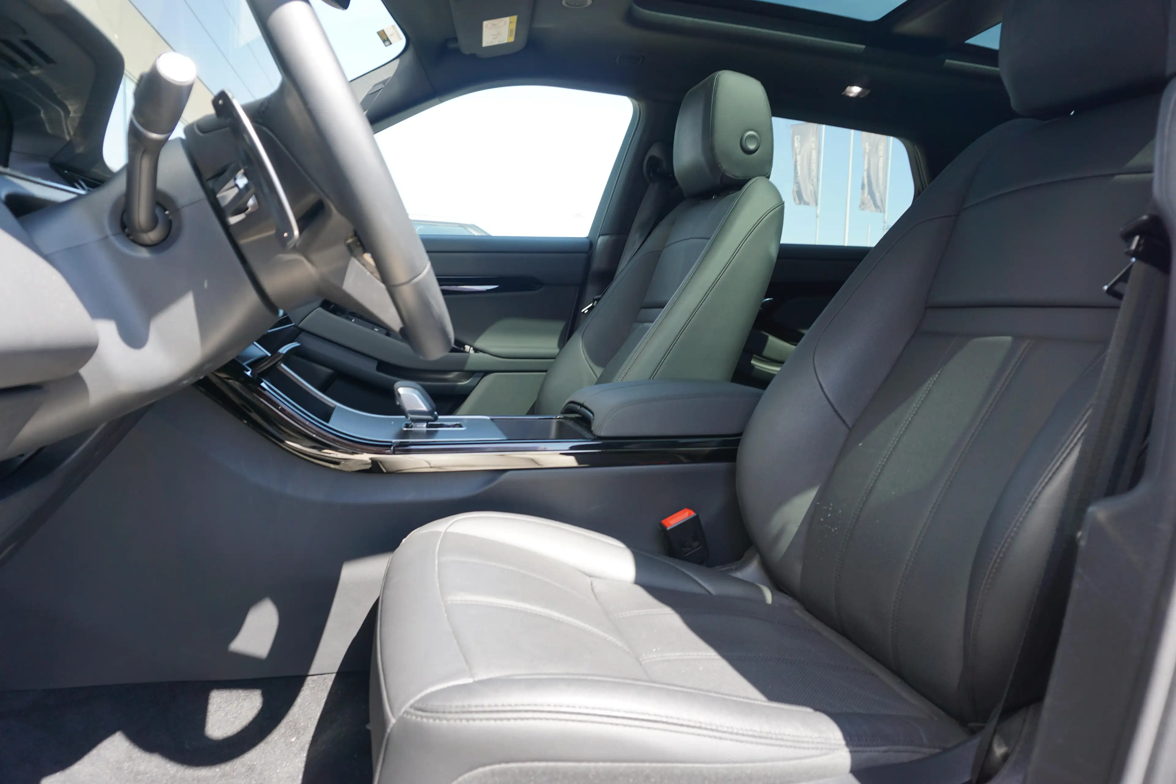 Land Rover Range Rover Evoque 1.5 Plug-in Hybrid P270e Dynamic SE — photo 4