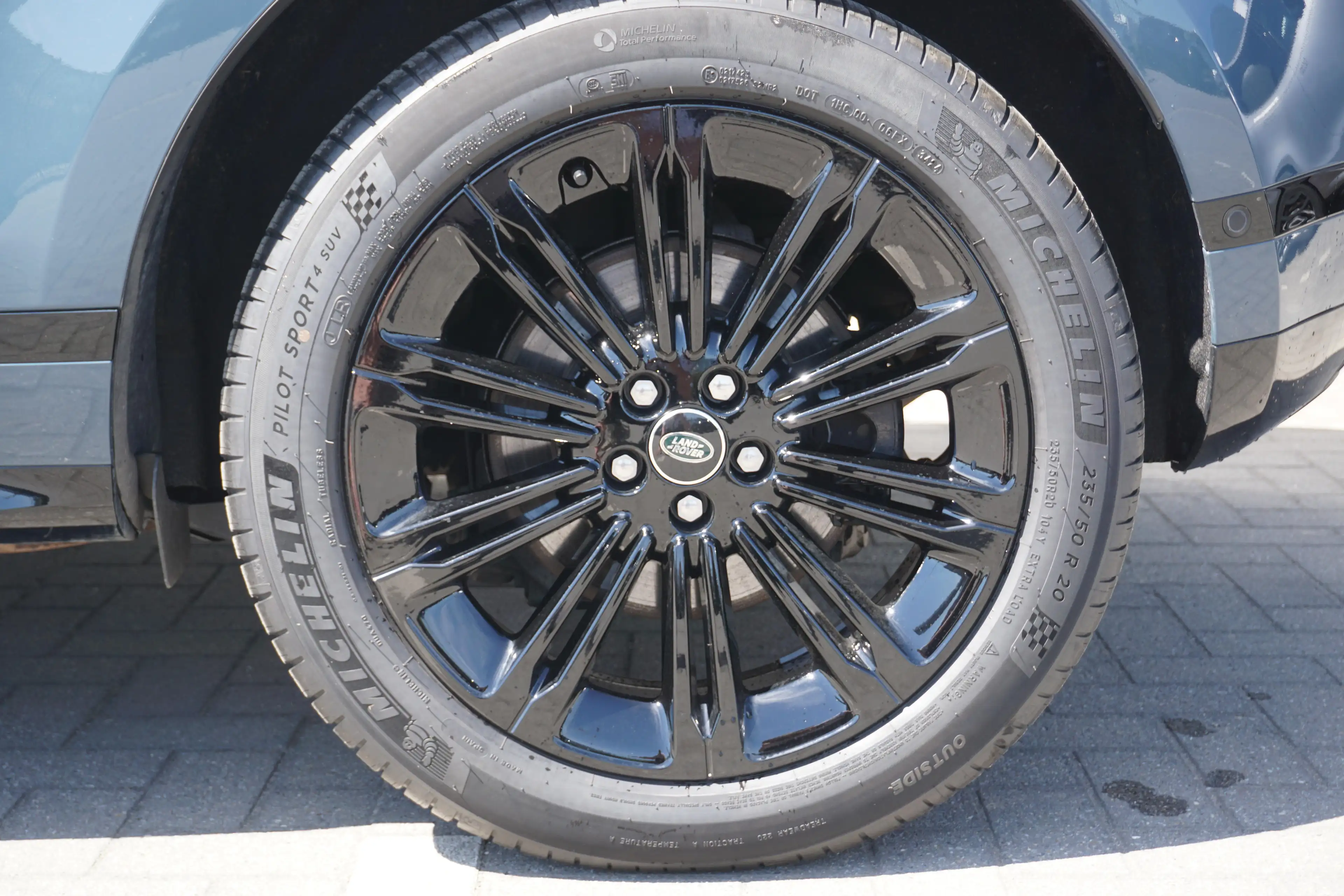 Land Rover Range Rover Evoque 1.5 Plug-in Hybrid P270e Dynamic SE — photo 10