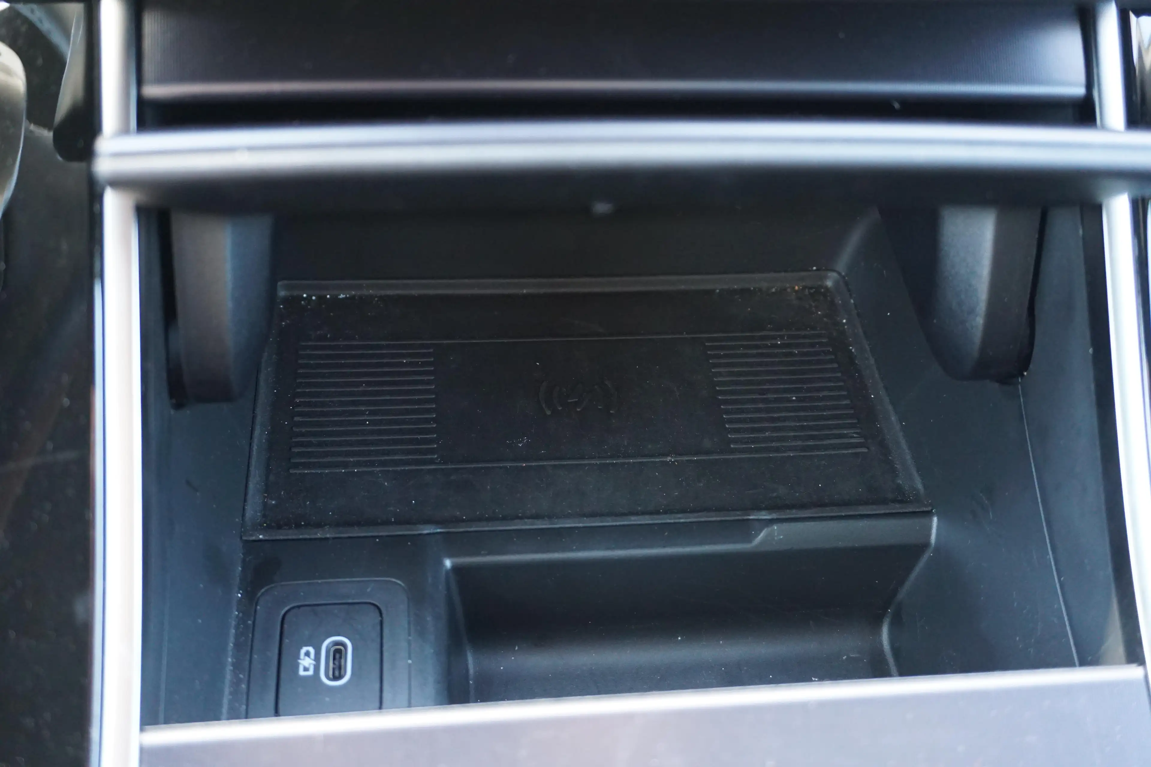 Land Rover Range Rover Evoque 1.5 Plug-in Hybrid P270e Dynamic SE — photo 19