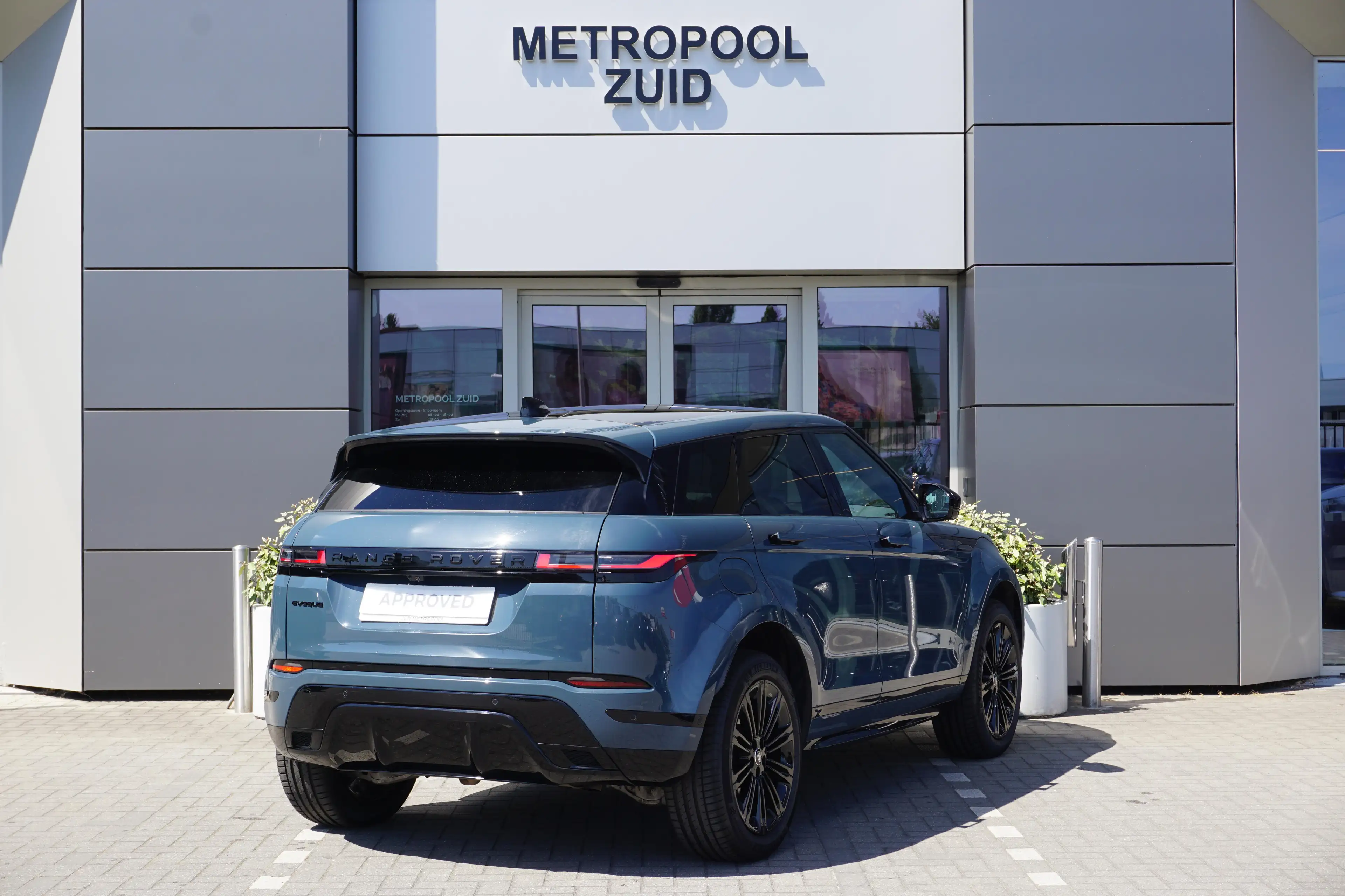 Land Rover Range Rover Evoque 1.5 Plug-in Hybrid P270e Dynamic SE — photo 2