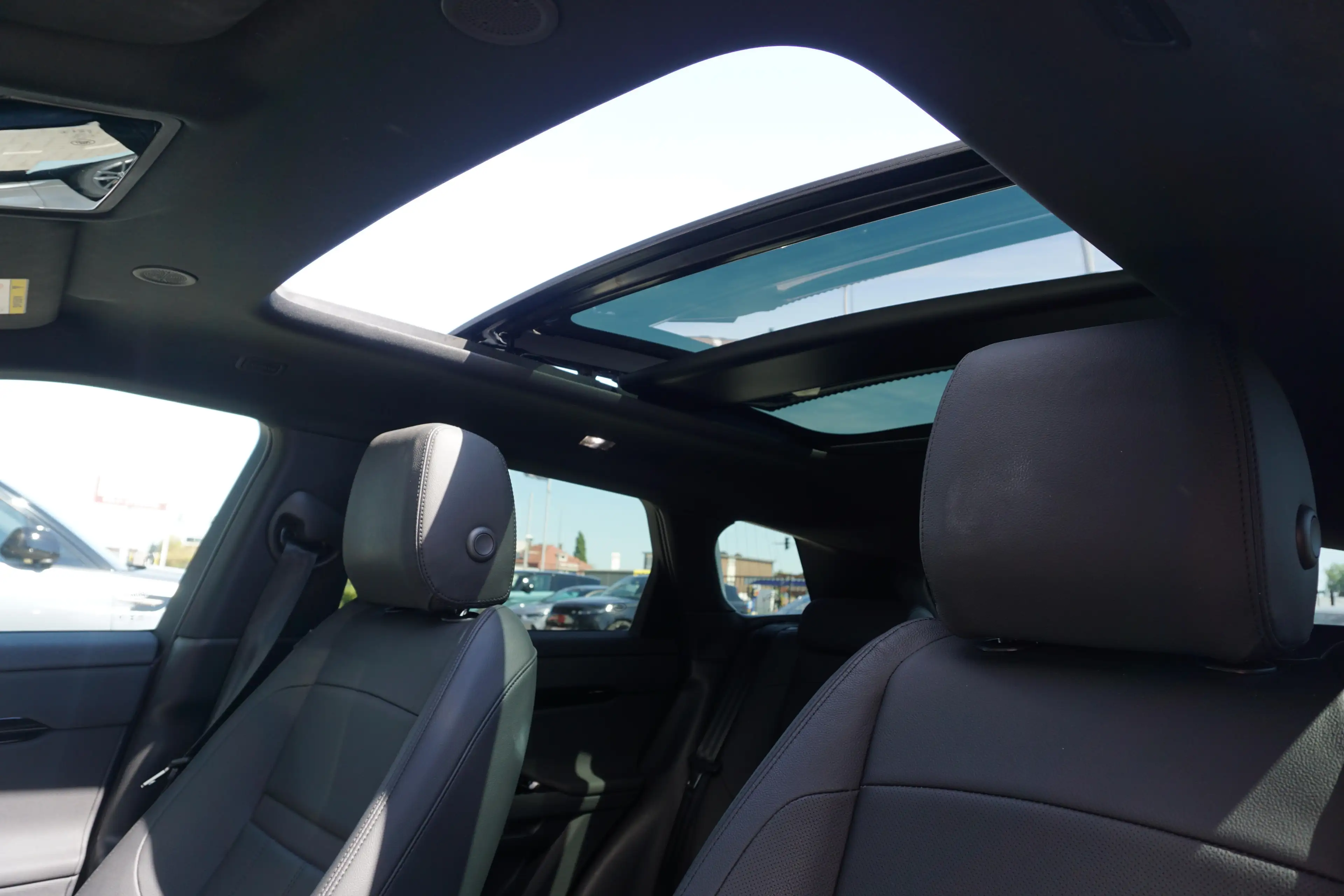Land Rover Range Rover Evoque 1.5 Plug-in Hybrid P270e Dynamic SE — photo 14