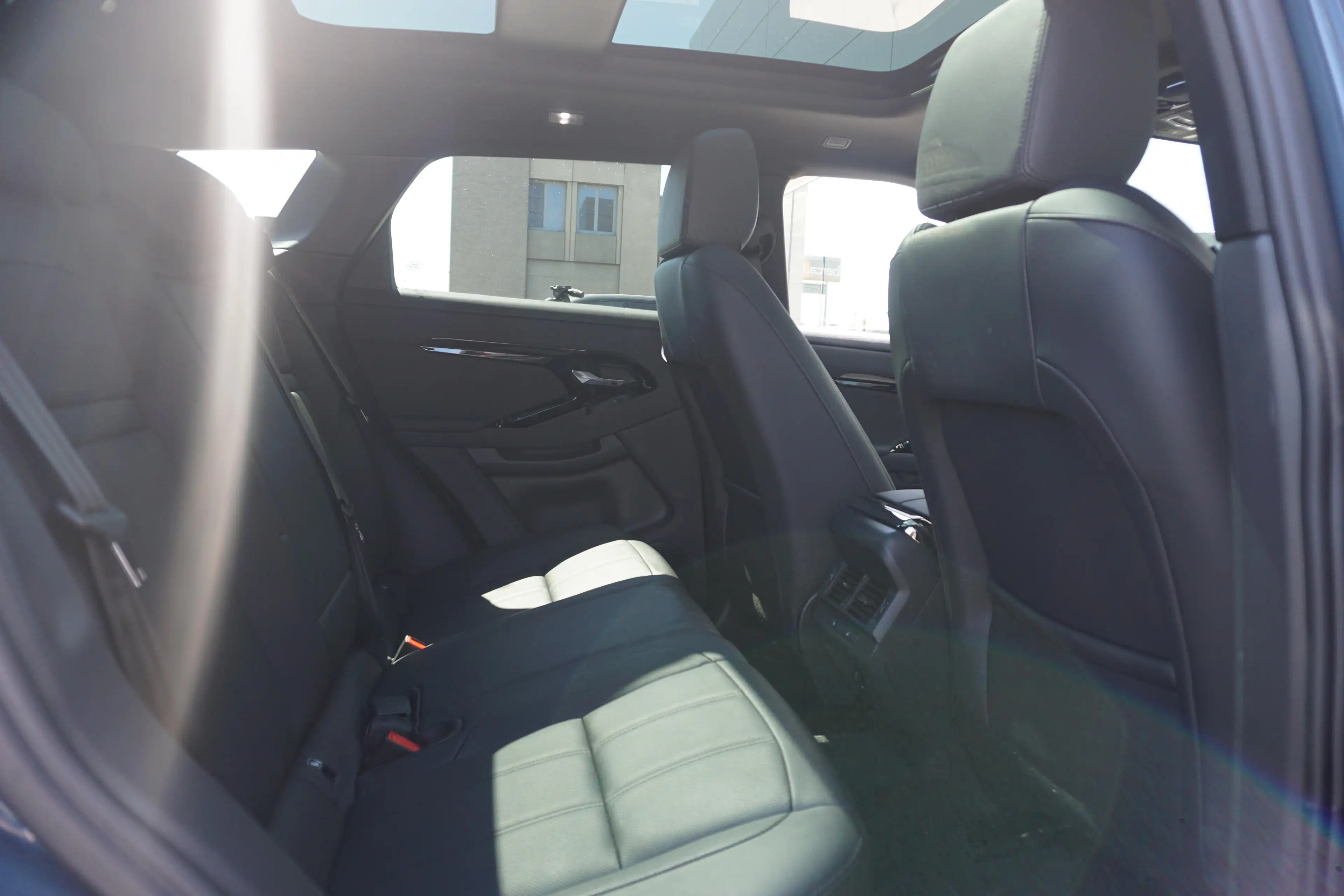 Land Rover Range Rover Evoque 1.5 Plug-in Hybrid P270e Dynamic SE — photo 13