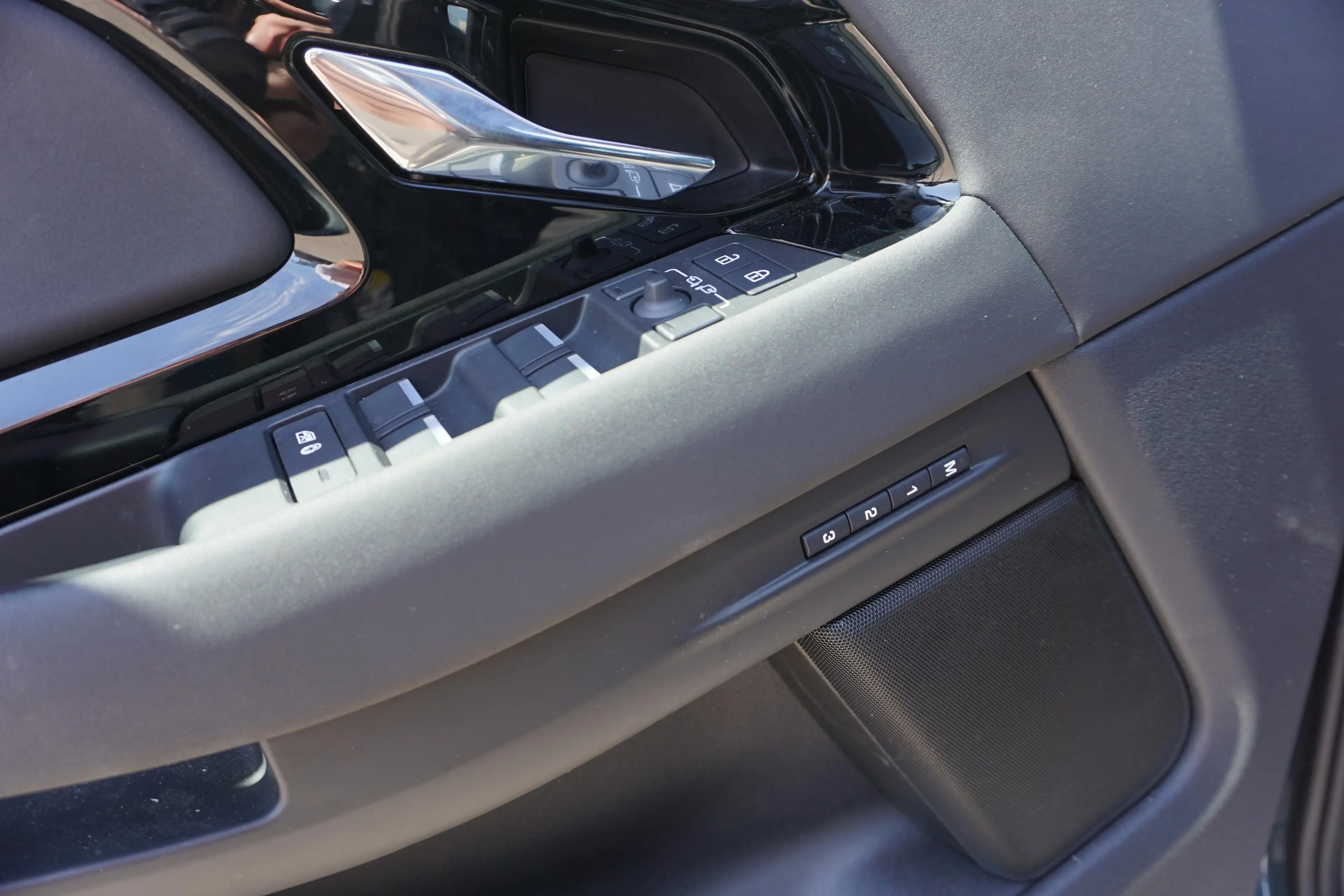 Land Rover Range Rover Evoque 1.5 Plug-in Hybrid P270e Dynamic SE — photo 20