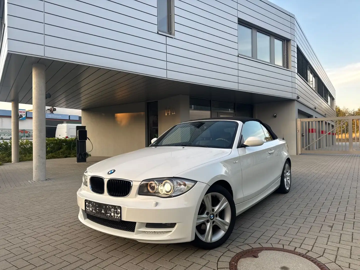 BMW 118 Baureihe 1 Cabrio 118i LEDER XENON GEPFLEGT Blanc - 2