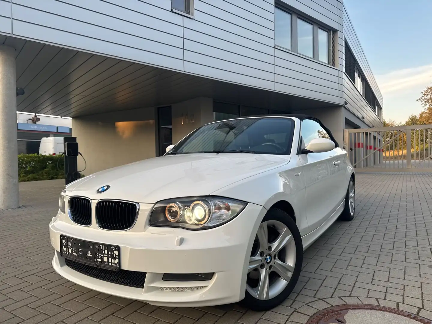 BMW 118 Baureihe 1 Cabrio 118i LEDER XENON GEPFLEGT Blanc - 1
