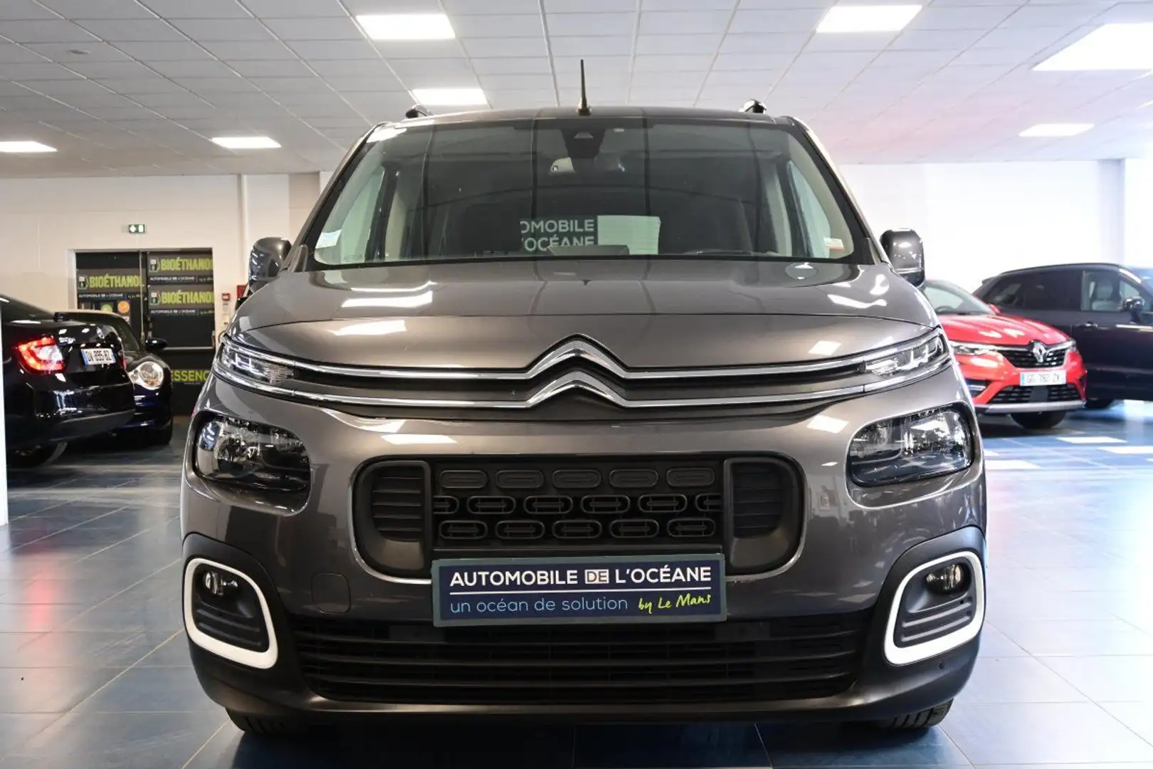 Citroen Berlingo Taille M BlueHDi 100 S&S BVM Shine Gris - 2