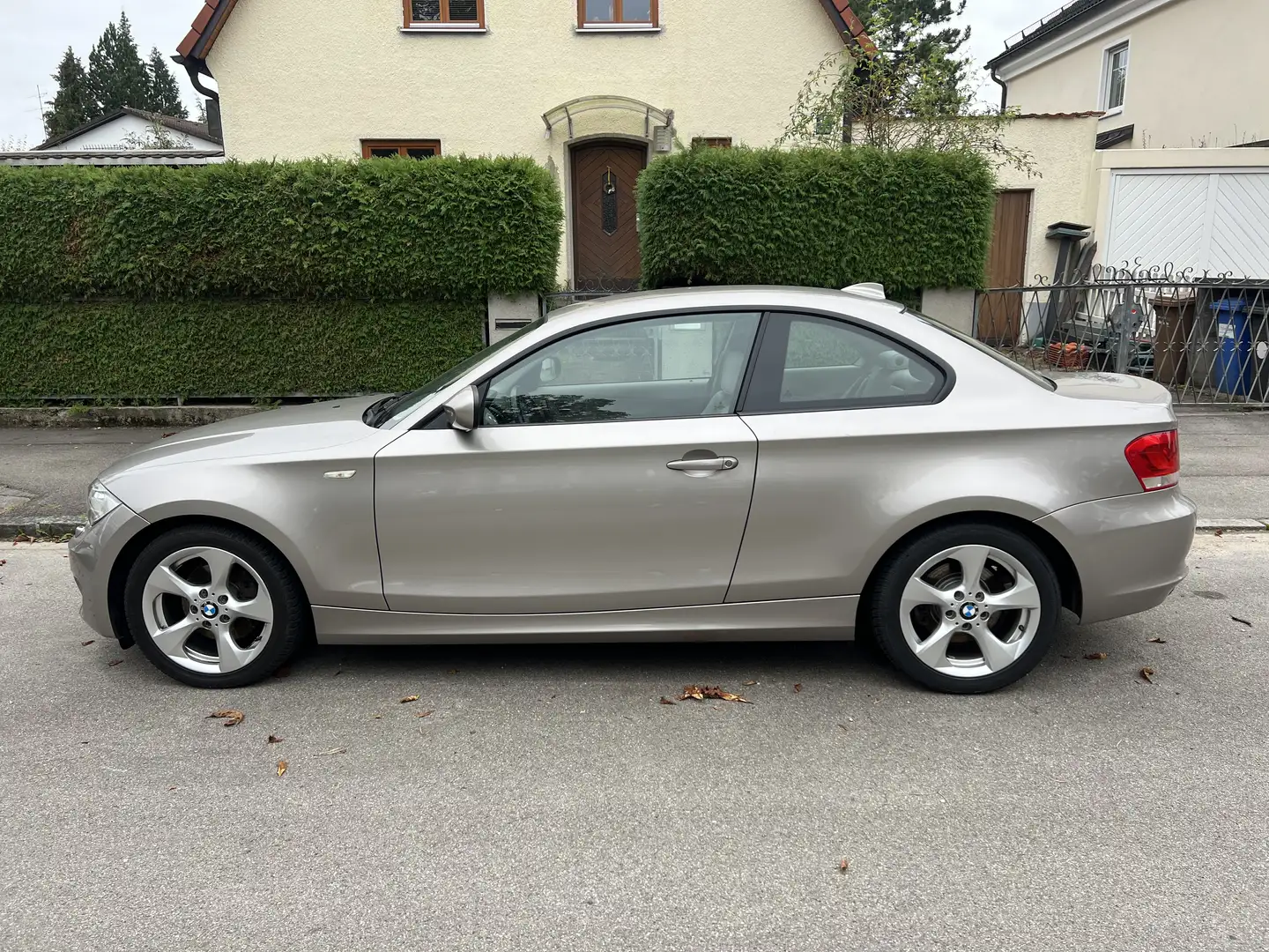 BMW 120 120i Coupe - 2