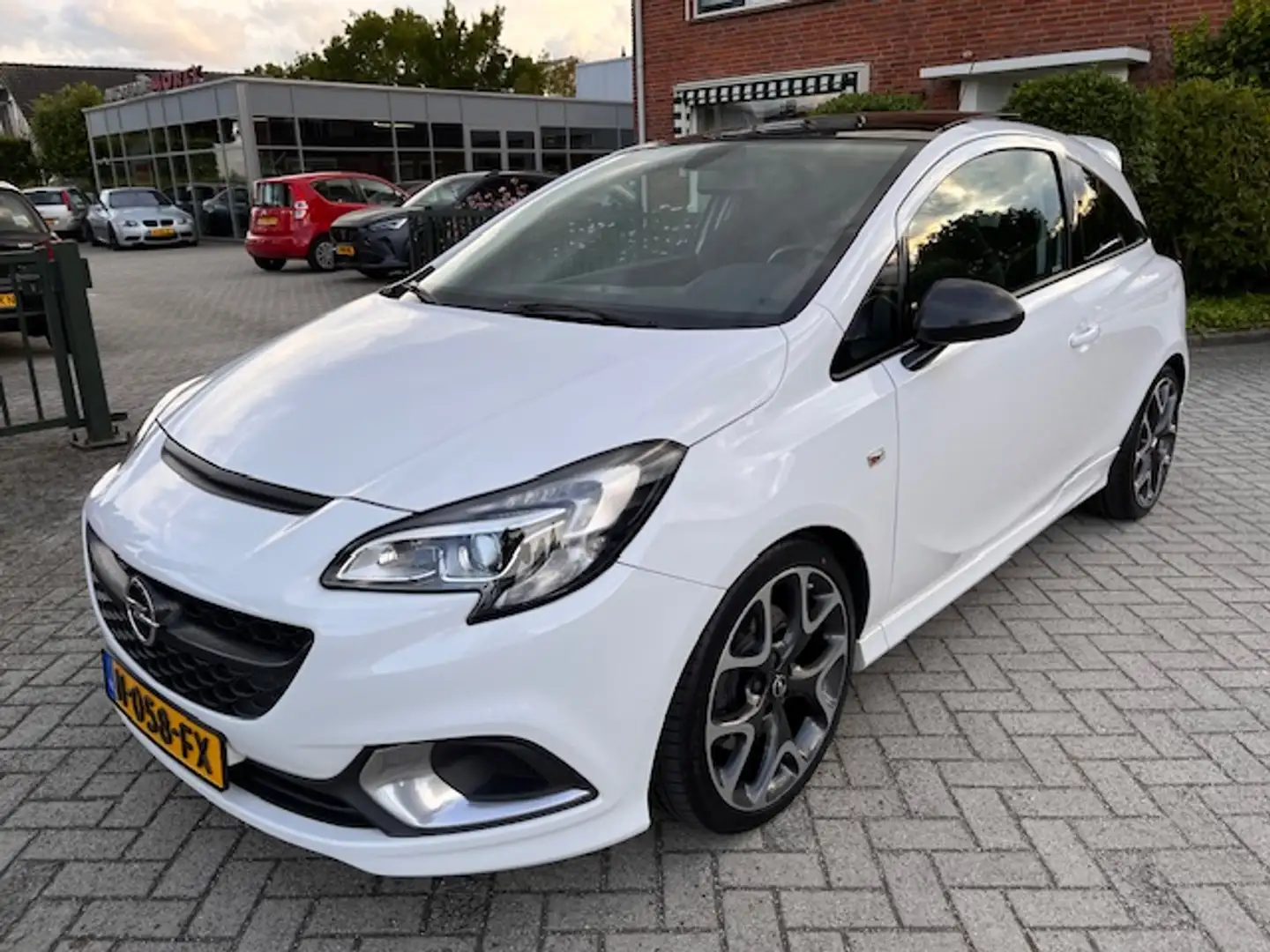 Opel Corsa 1.6 Turbo OPC \ 71.000 km \ Pano dak / Recaro Wit - 1