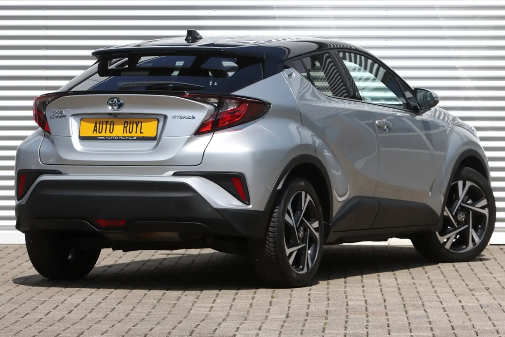 Toyota C-HR 1.8 Hybrid Team-D Style Bi-Tone / Navi / Carplay Grijs - 2