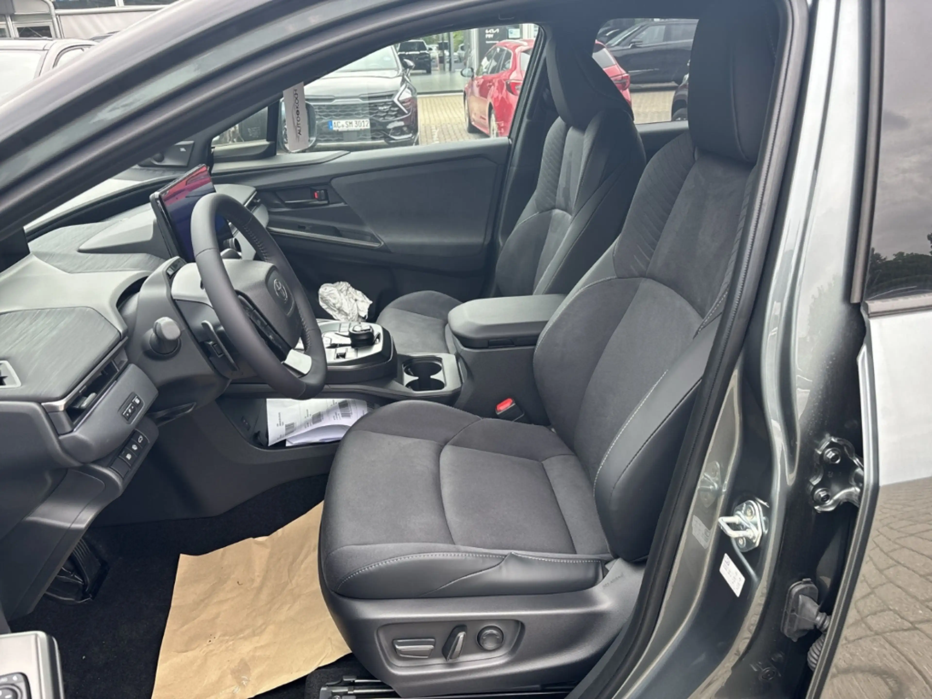 Toyota C-HR+ 252 kW AWD Lounge Navi 360 Kamera Panorama LED ACC — photo 8