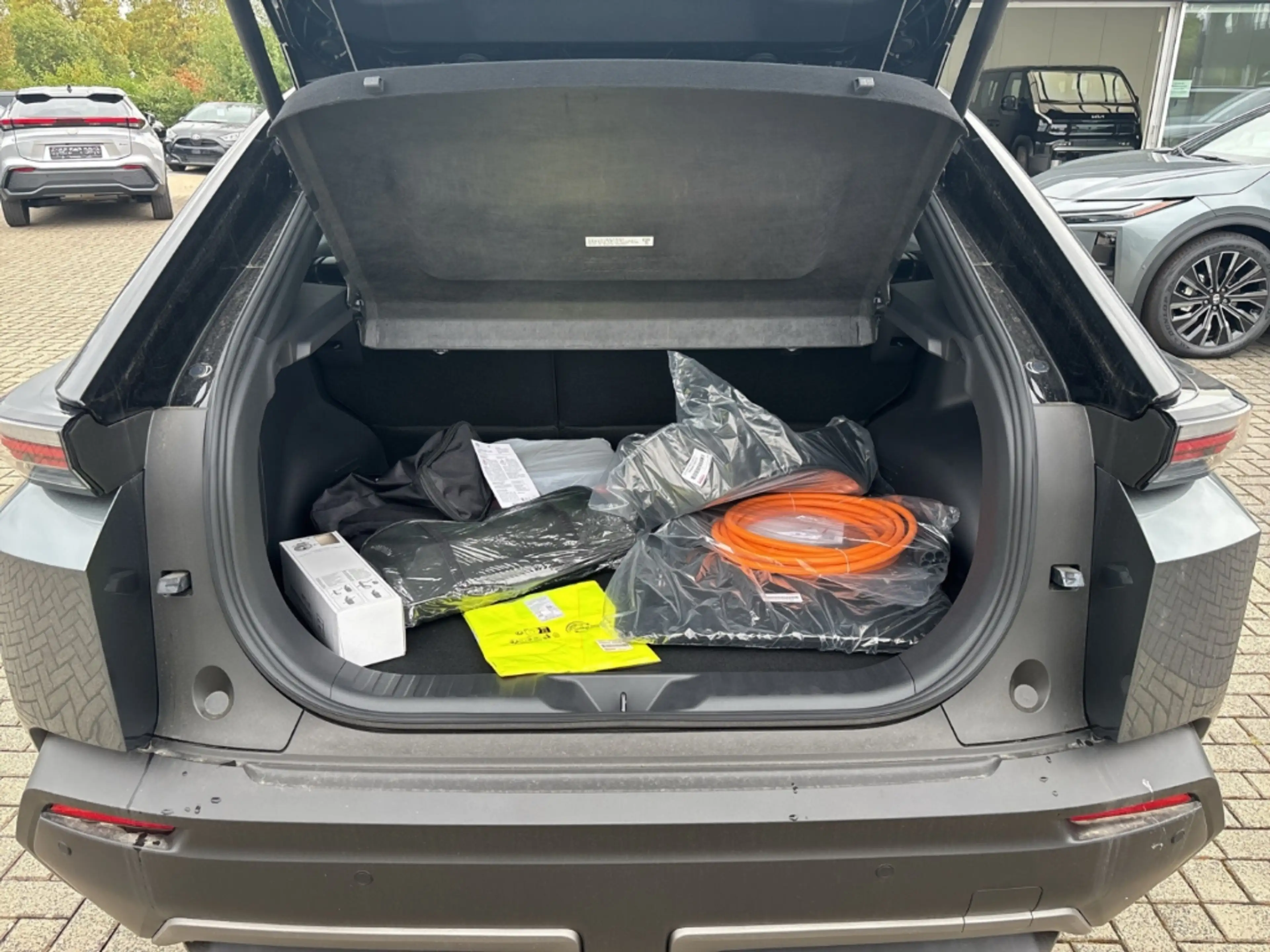 Toyota C-HR+ 252 kW AWD Lounge Navi 360 Kamera Panorama LED ACC — photo 7
