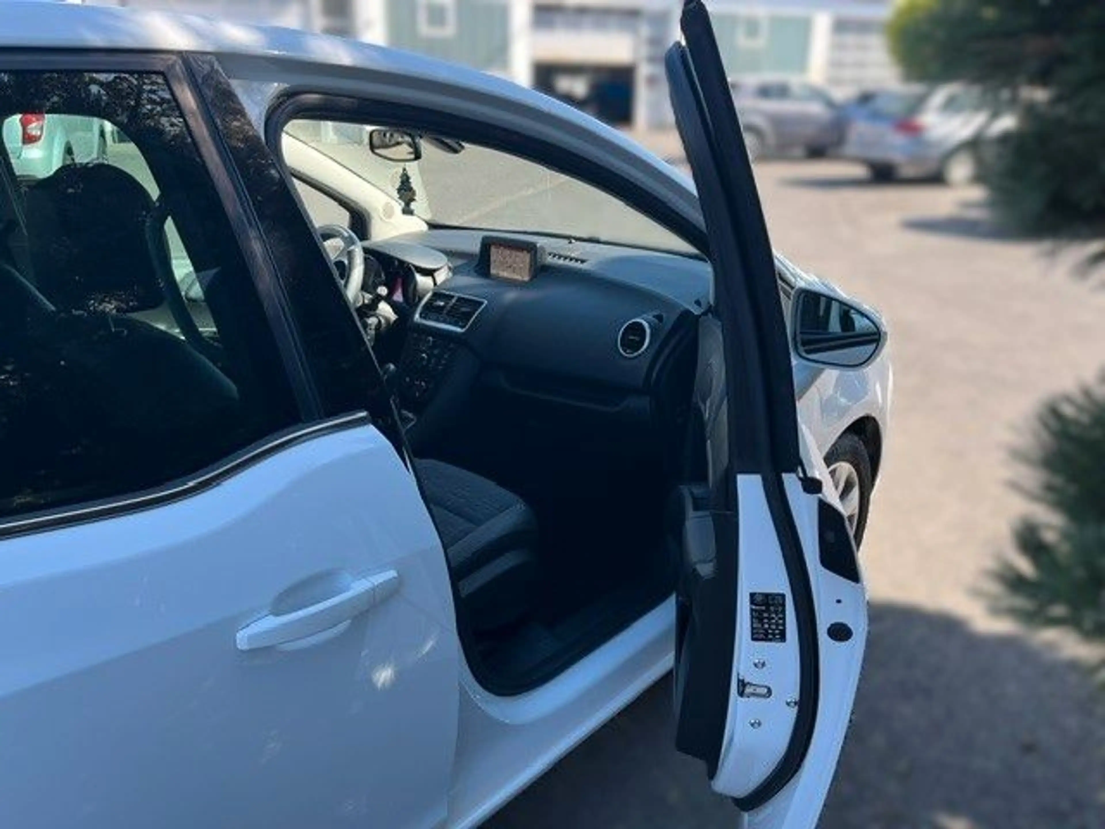 Opel Meriva B Innovation *NAVI* AutoM. — photo 13