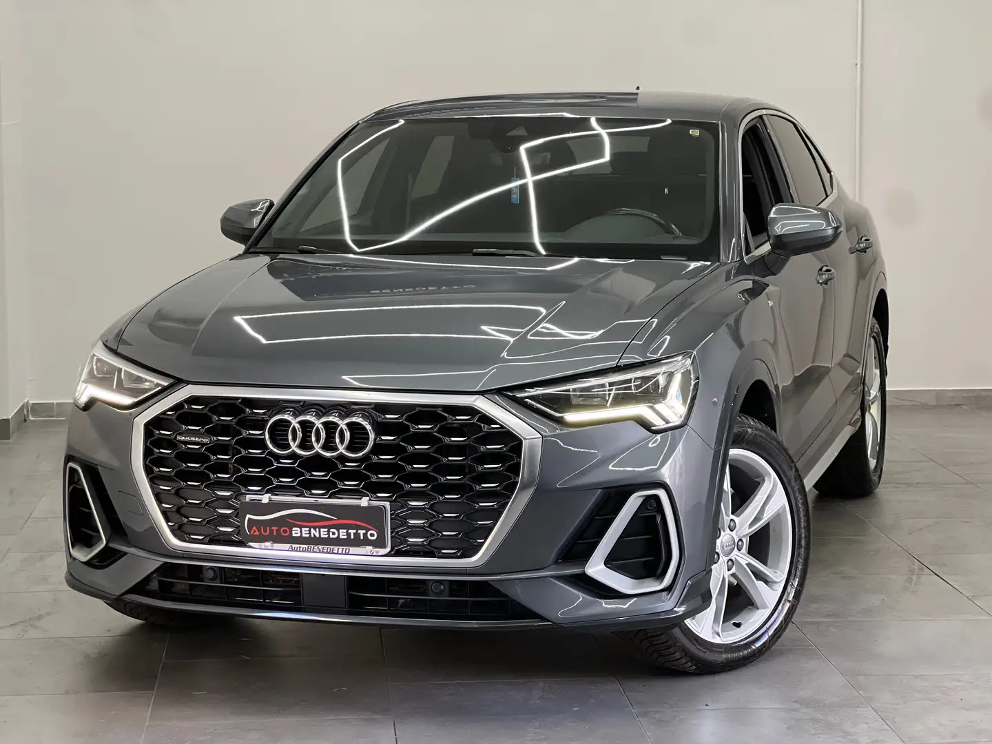 Audi Q3 Q3 Sportback Sportback 40 2.0 tdi S line s-tronic Gris - 1