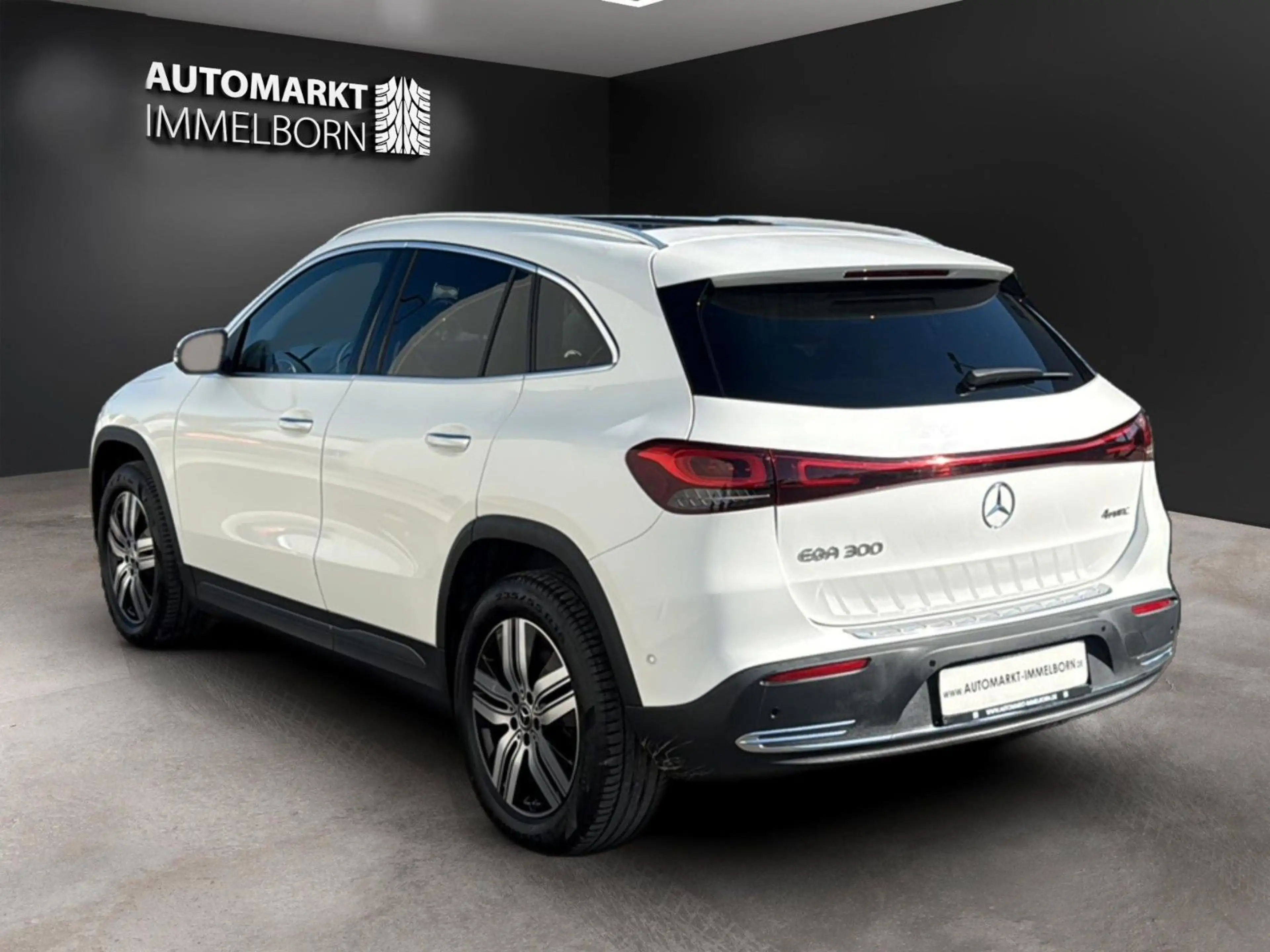 Mercedes-Benz EQA 300 Allrad MBUXDistro*Pano*Kamera*LED*SOH97% — photo 6