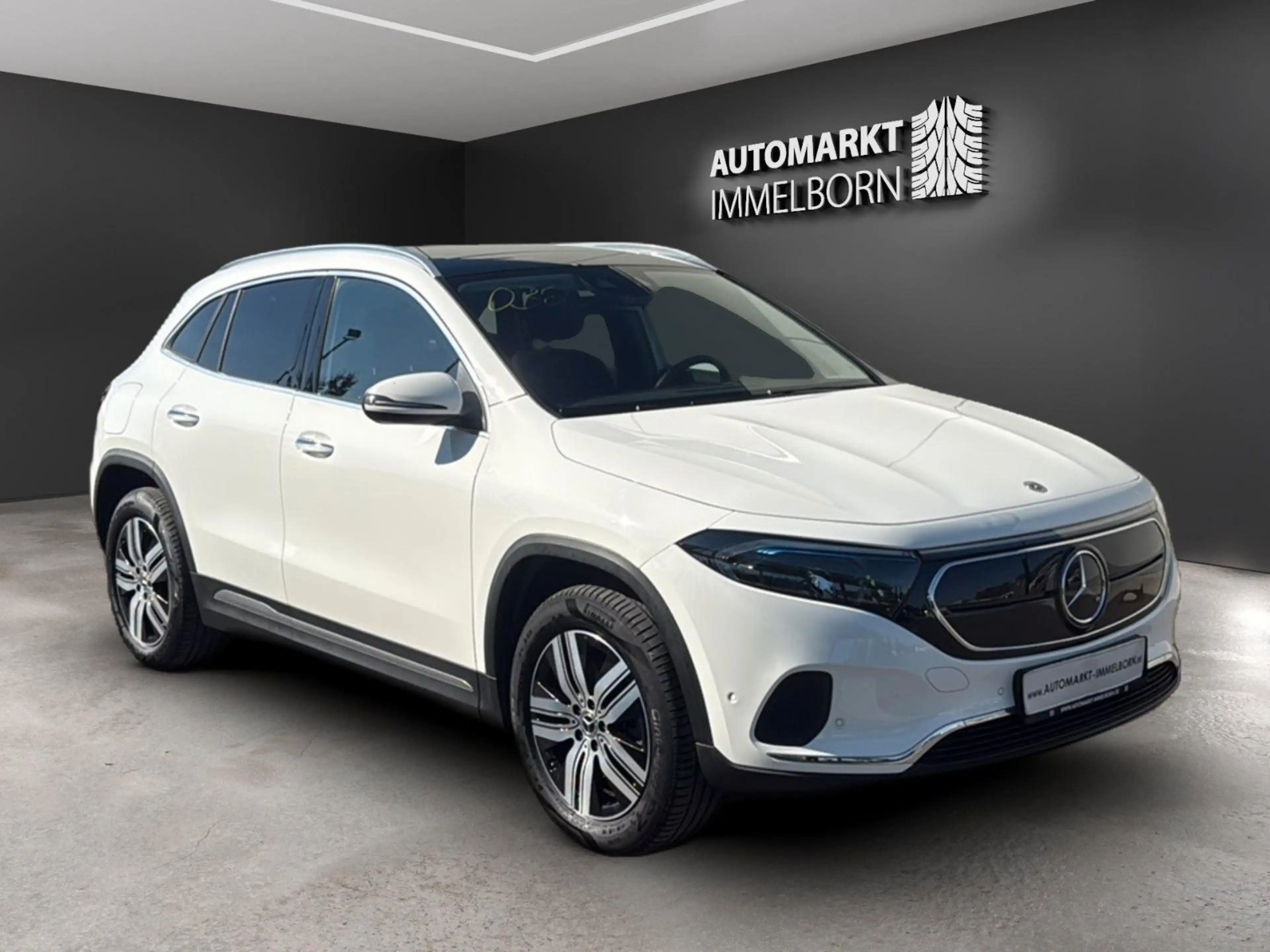 Mercedes-Benz EQA 300 Allrad MBUXDistro*Pano*Kamera*LED*SOH97%