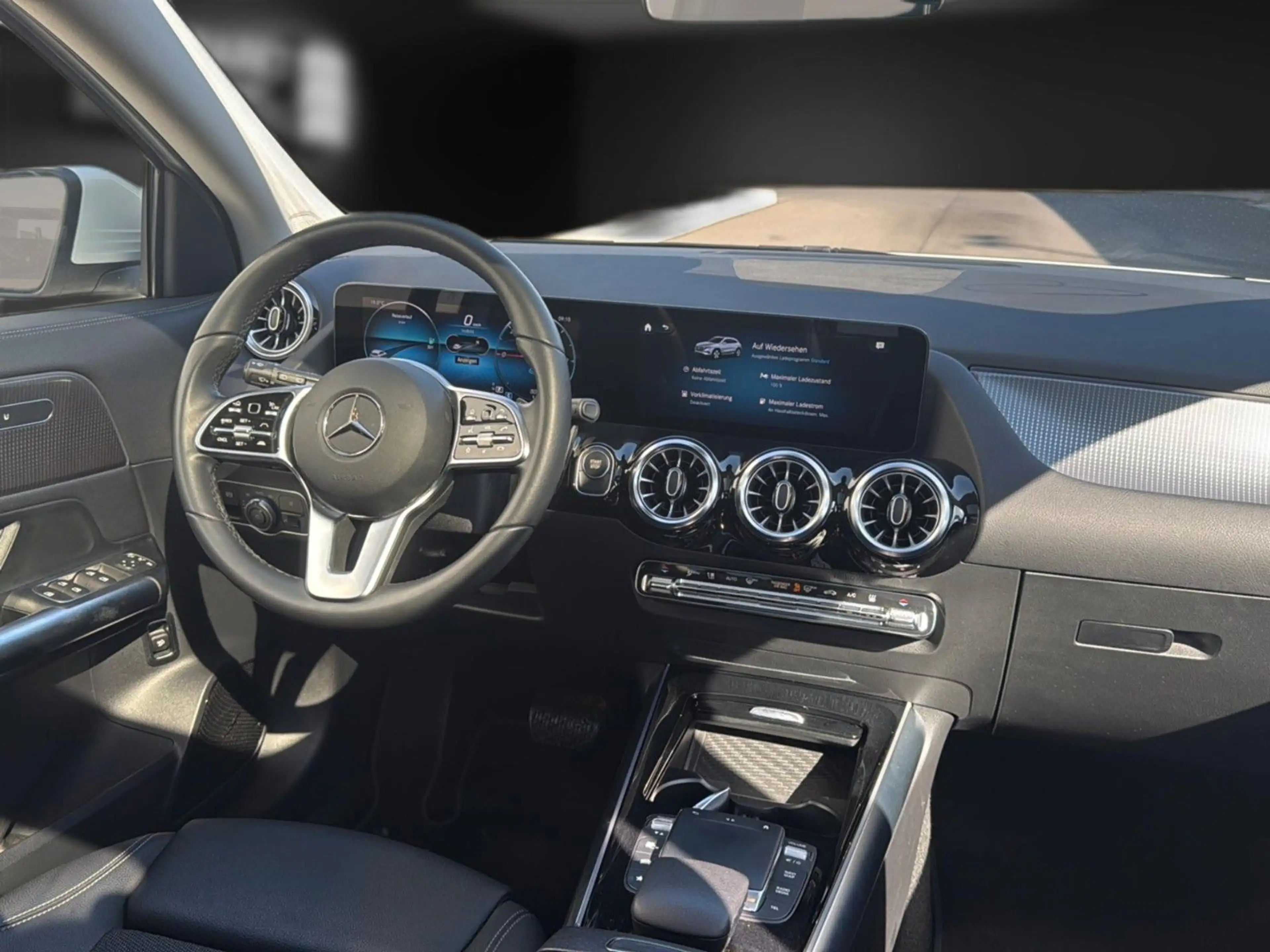Mercedes-Benz EQA 300 Allrad MBUXDistro*Pano*Kamera*LED*SOH97% — photo 10