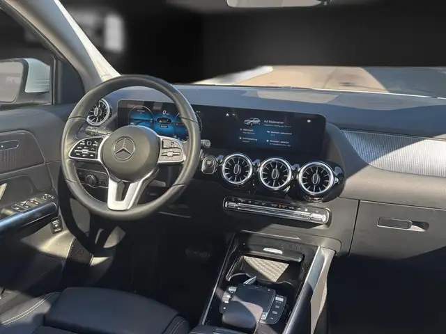 Mercedes-Benz EQA view 10