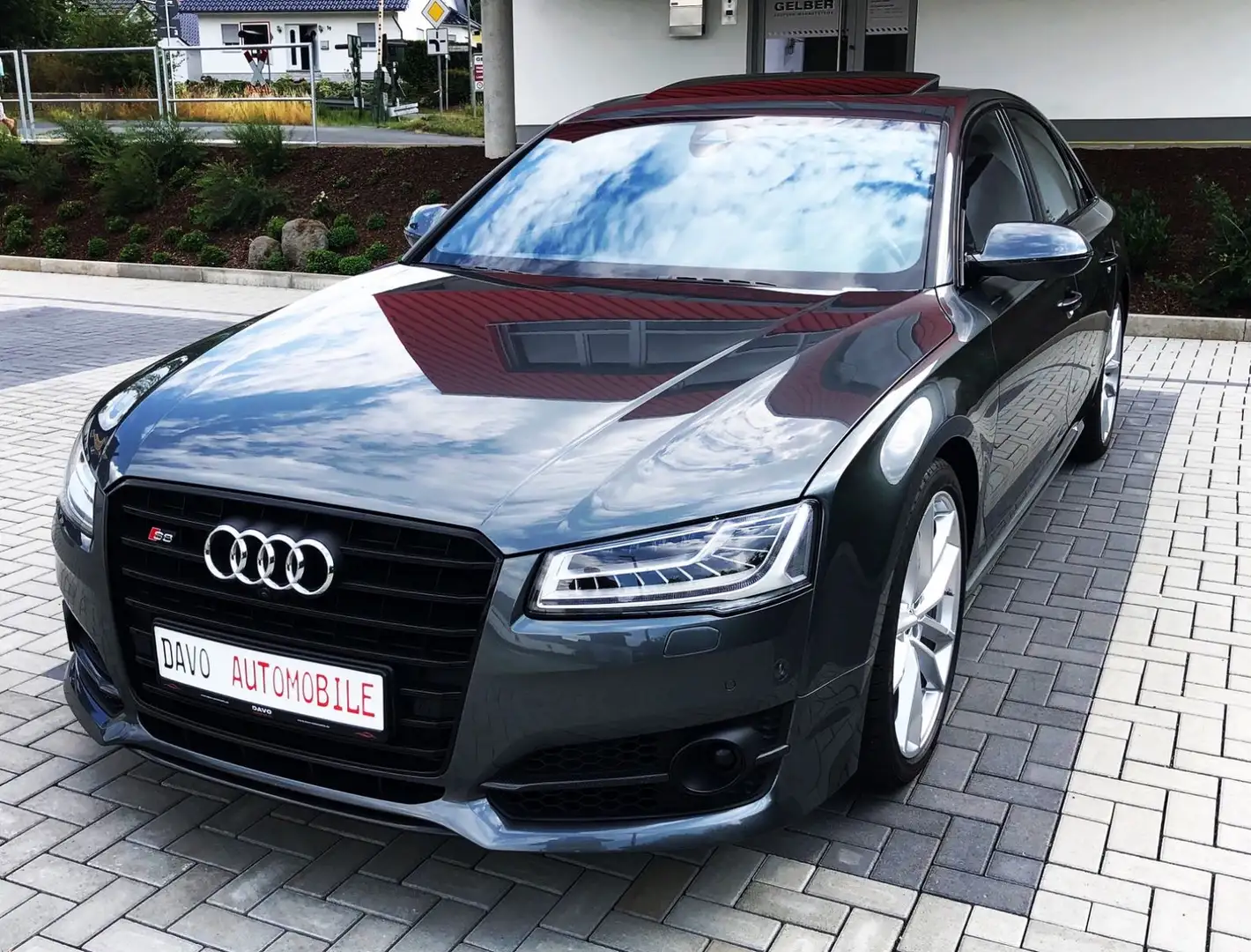 Audi S8 plus 4.0 TFSI quattro/HUD/Pano/360°/S-Abgas Grijs - 1