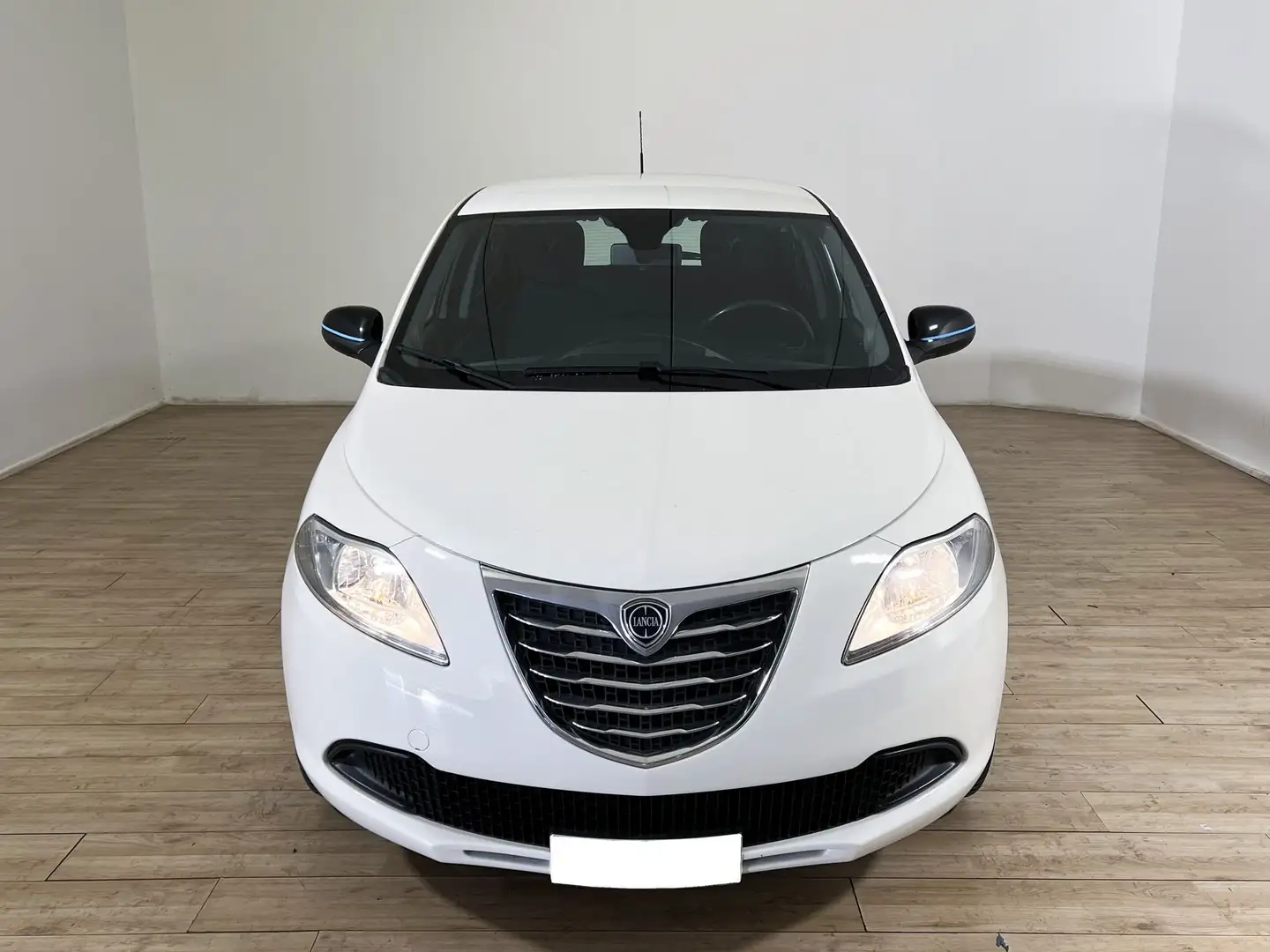 Lancia Ypsilon Ypsilon 1.2 69 CV 5 porte Elefantino Bianco - 2