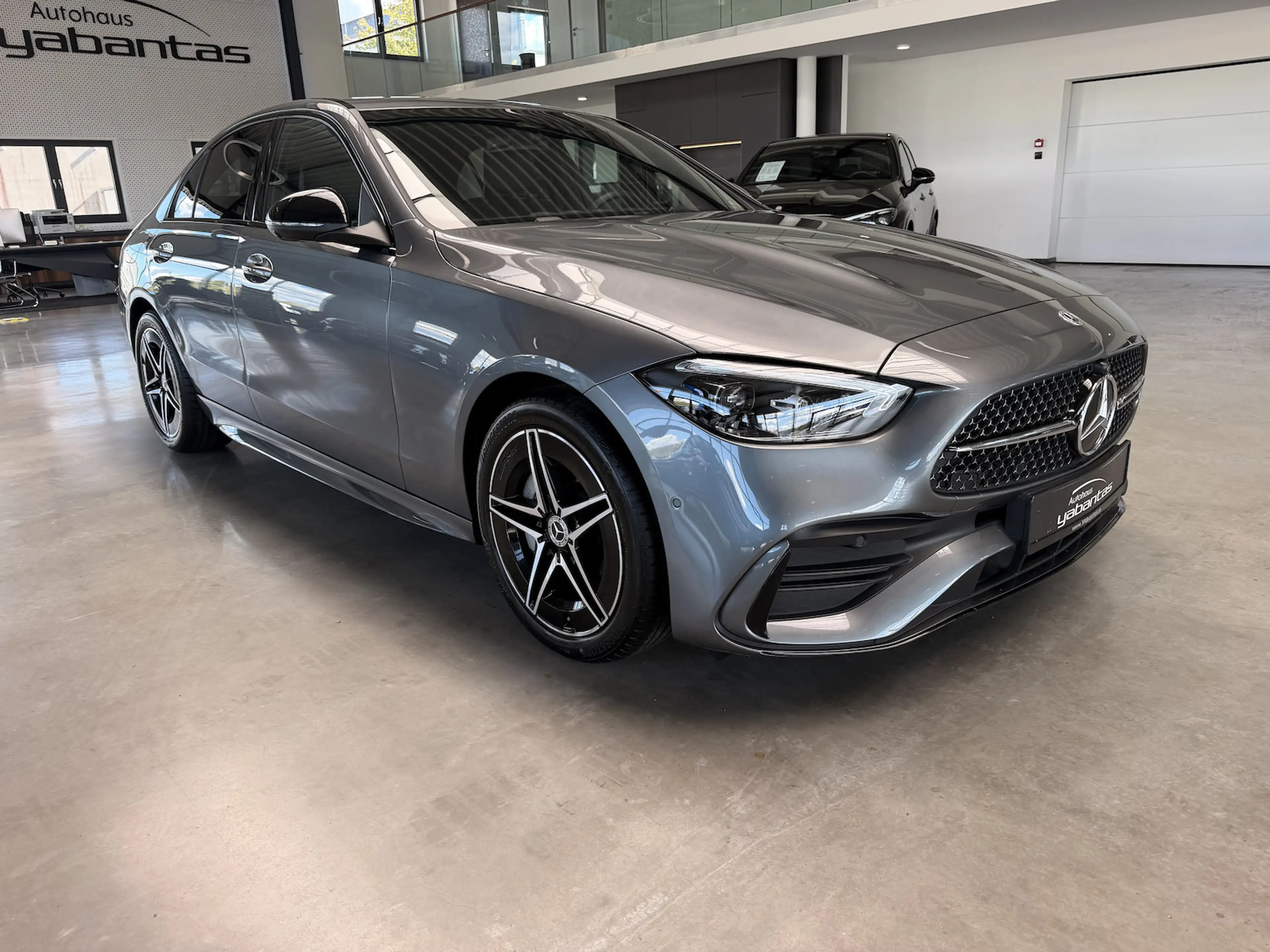 Mercedes-Benz C 200 AMG Line Keyless 360Gr. Distro Night Ambientenbele — photo 3