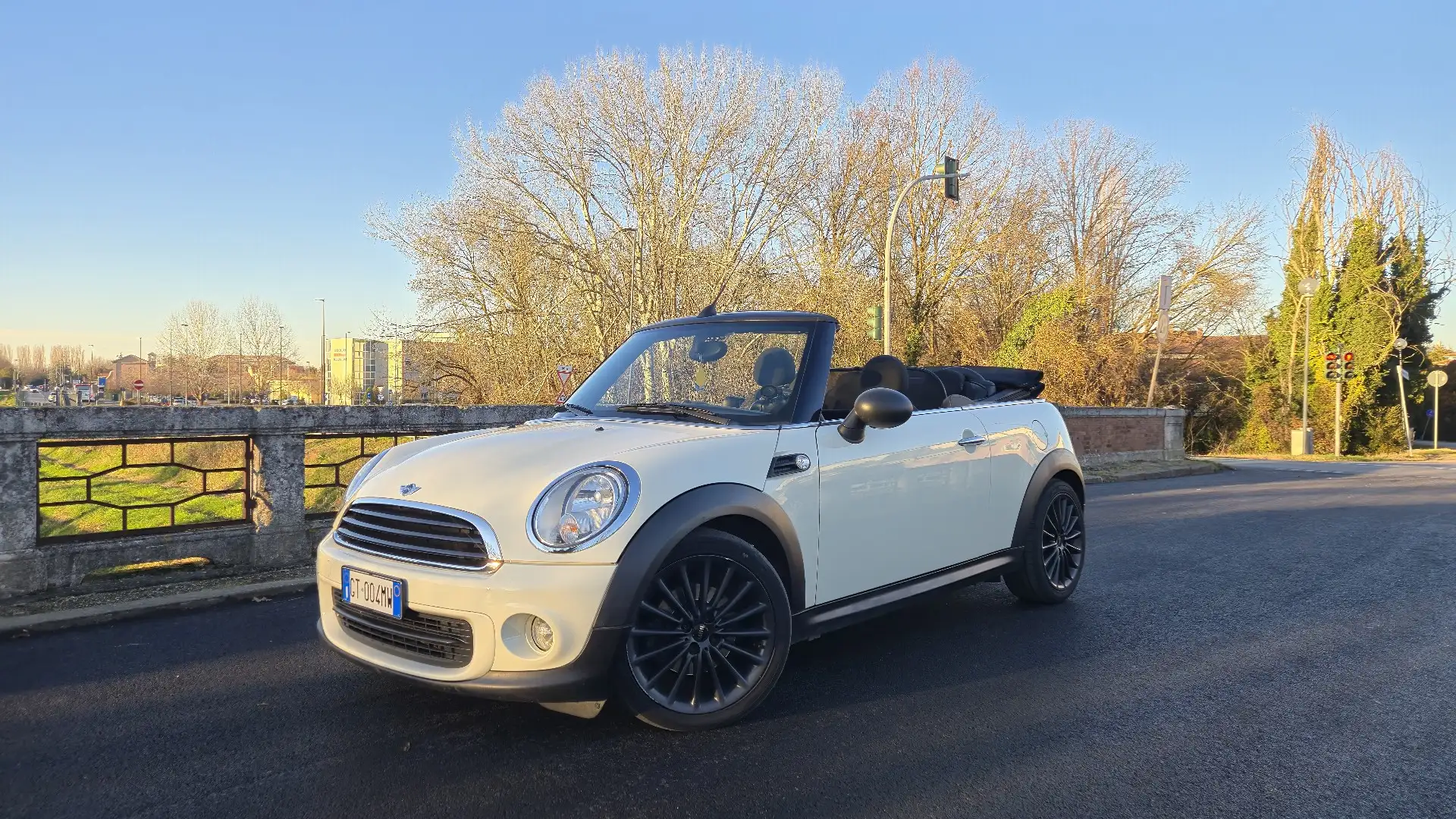 MINI One Cabrio 1.6 s/clima 98cv bež - 1