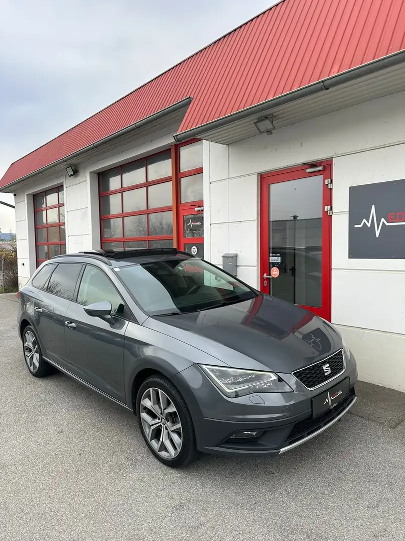 SEAT Leon ST X-Perience 2,0 TDI CR 4Drive DSG Gris - 1