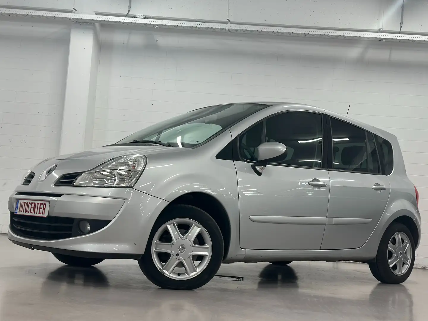 Renault Modus Automaat 1.6 Benzine 2009 Gri - 2