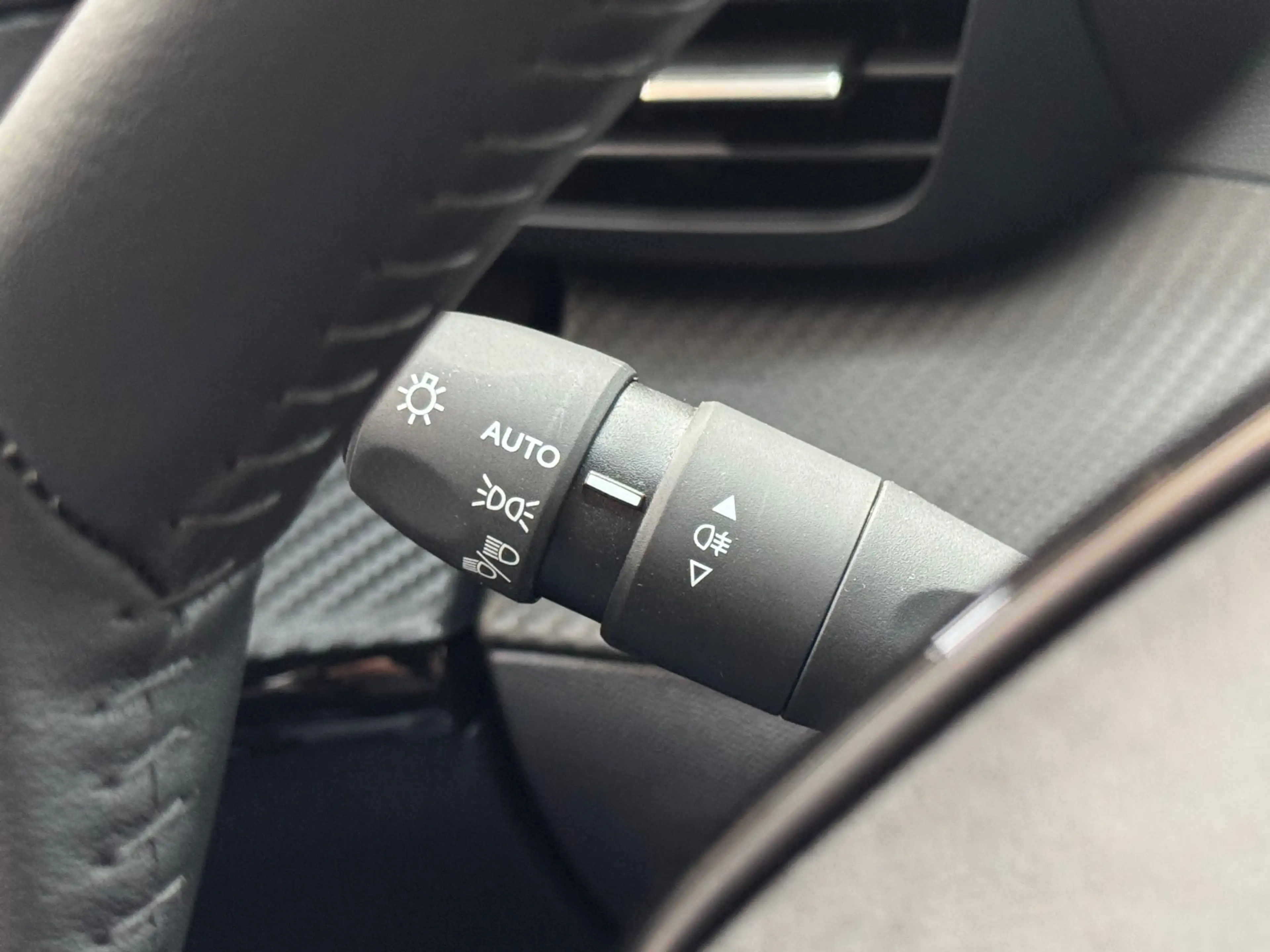 Peugeot 208 1.2 Hybrid 110 e-DCS6 Allure Automaat | 360 camera — photo 25