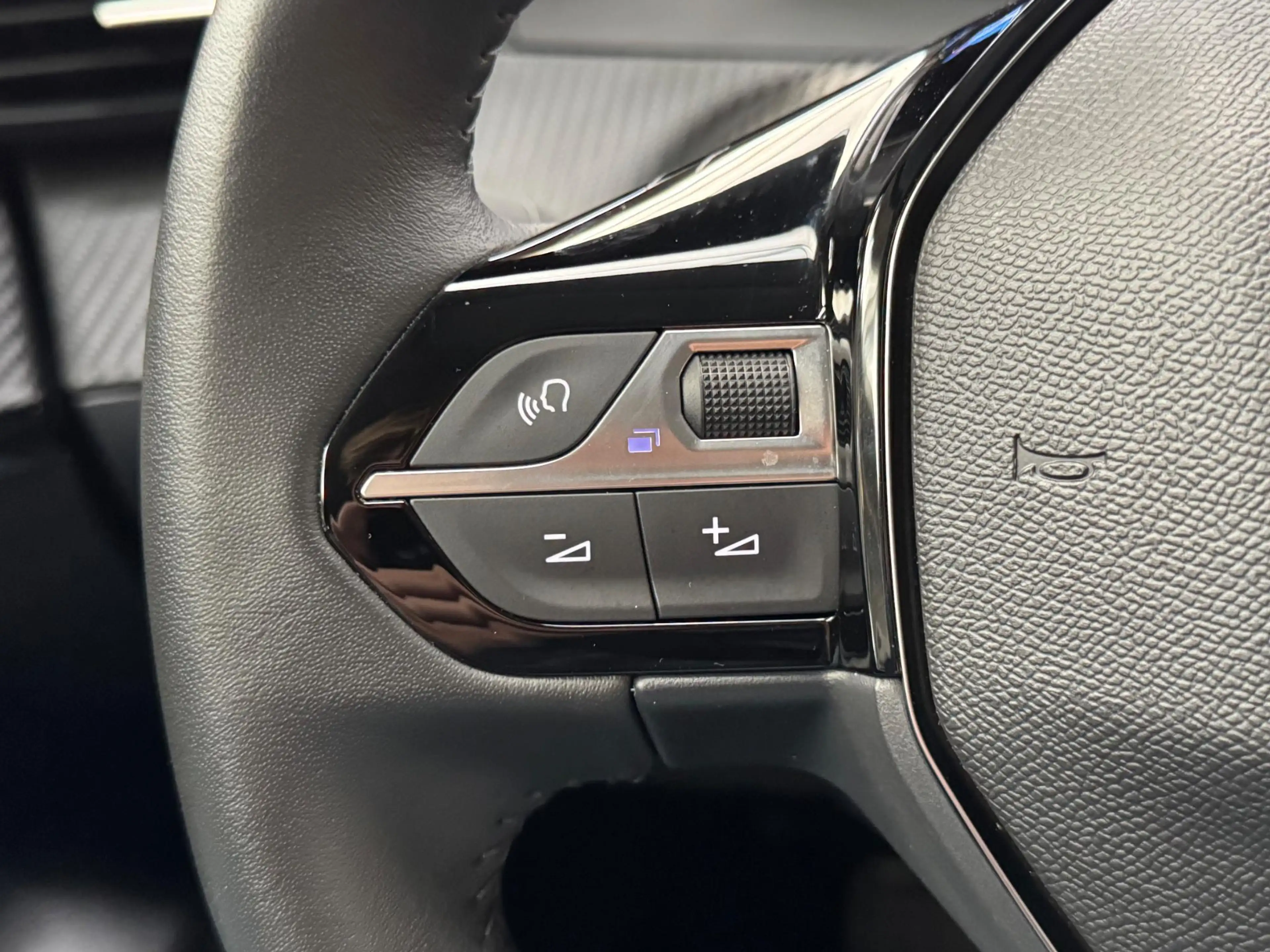 Peugeot 208 1.2 Hybrid 110 e-DCS6 Allure Automaat | 360 camera — photo 17