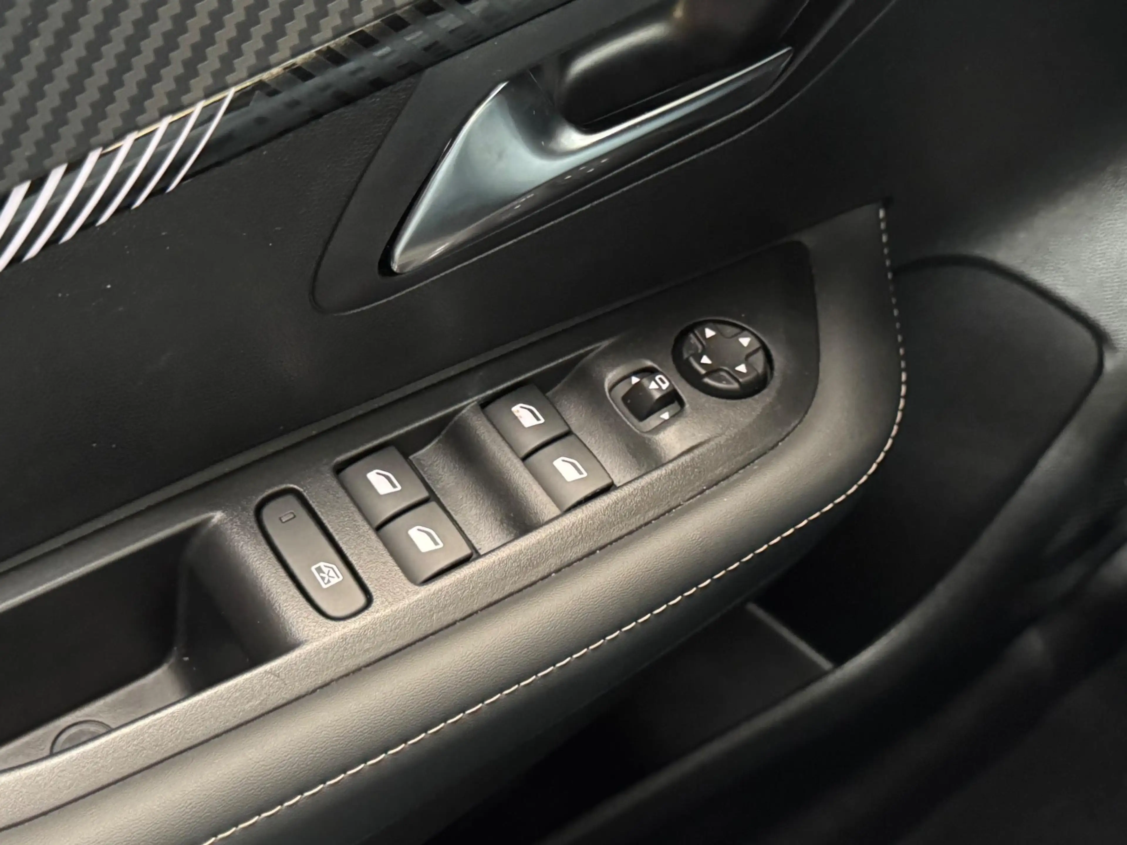 Peugeot 208 1.2 Hybrid 110 e-DCS6 Allure Automaat | 360 camera — photo 24