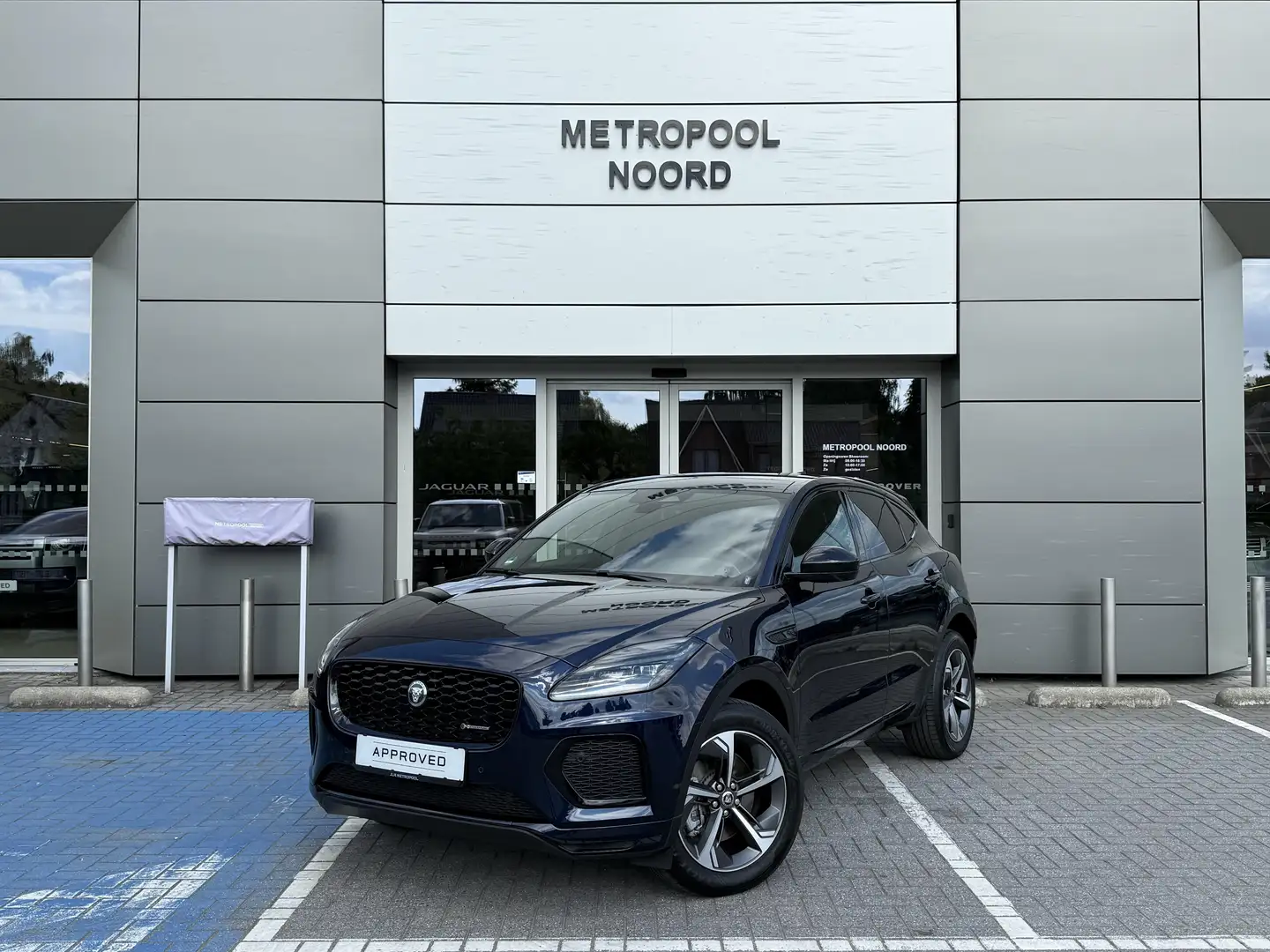 Jaguar E-Pace P300e R-Dynamic SE Bleu - 1