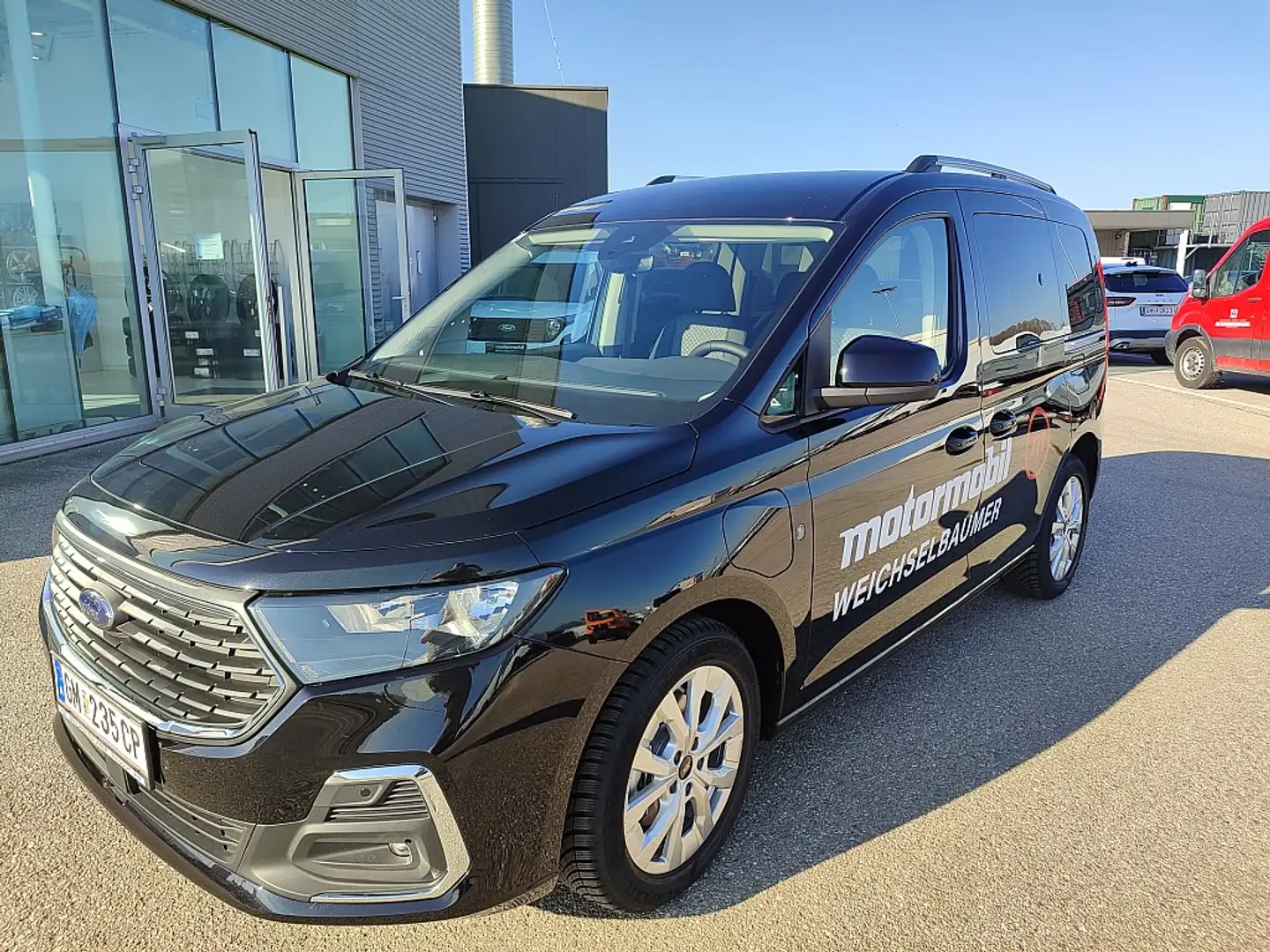 Ford Tourneo Connect 1,5 EcoBoost PHEV L1 Titanium Чорний - 1