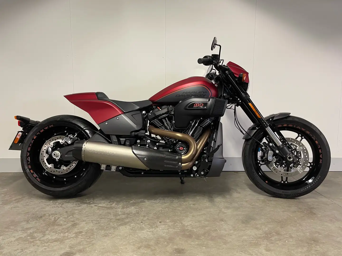 Harley-Davidson FXDR 114 SOFTAIL MET Screamin' Eagle uitlaat kit Red - 1
