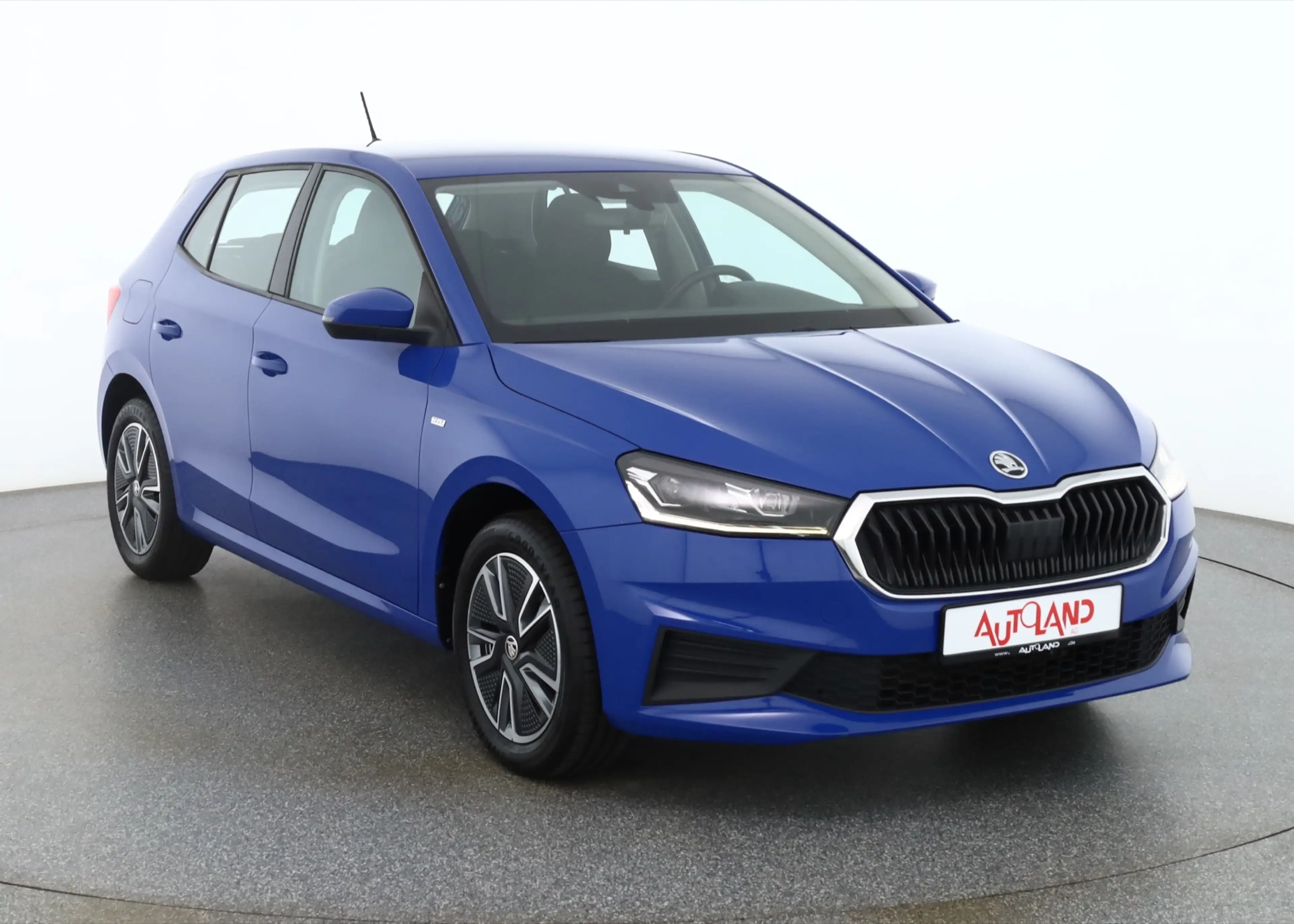 Skoda Fabia 1.0 MPI Tour LED SmartLink Sitzheizung PDC — photo 7