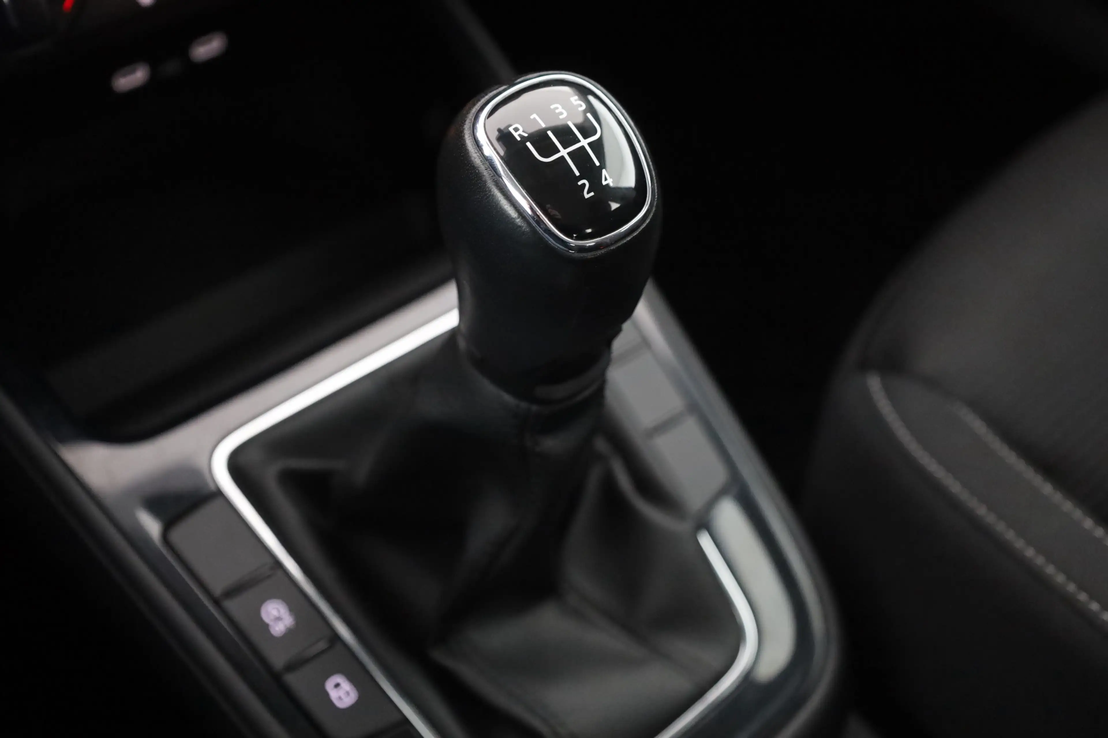 Skoda Fabia 1.0 MPI Tour LED SmartLink Sitzheizung PDC — photo 14