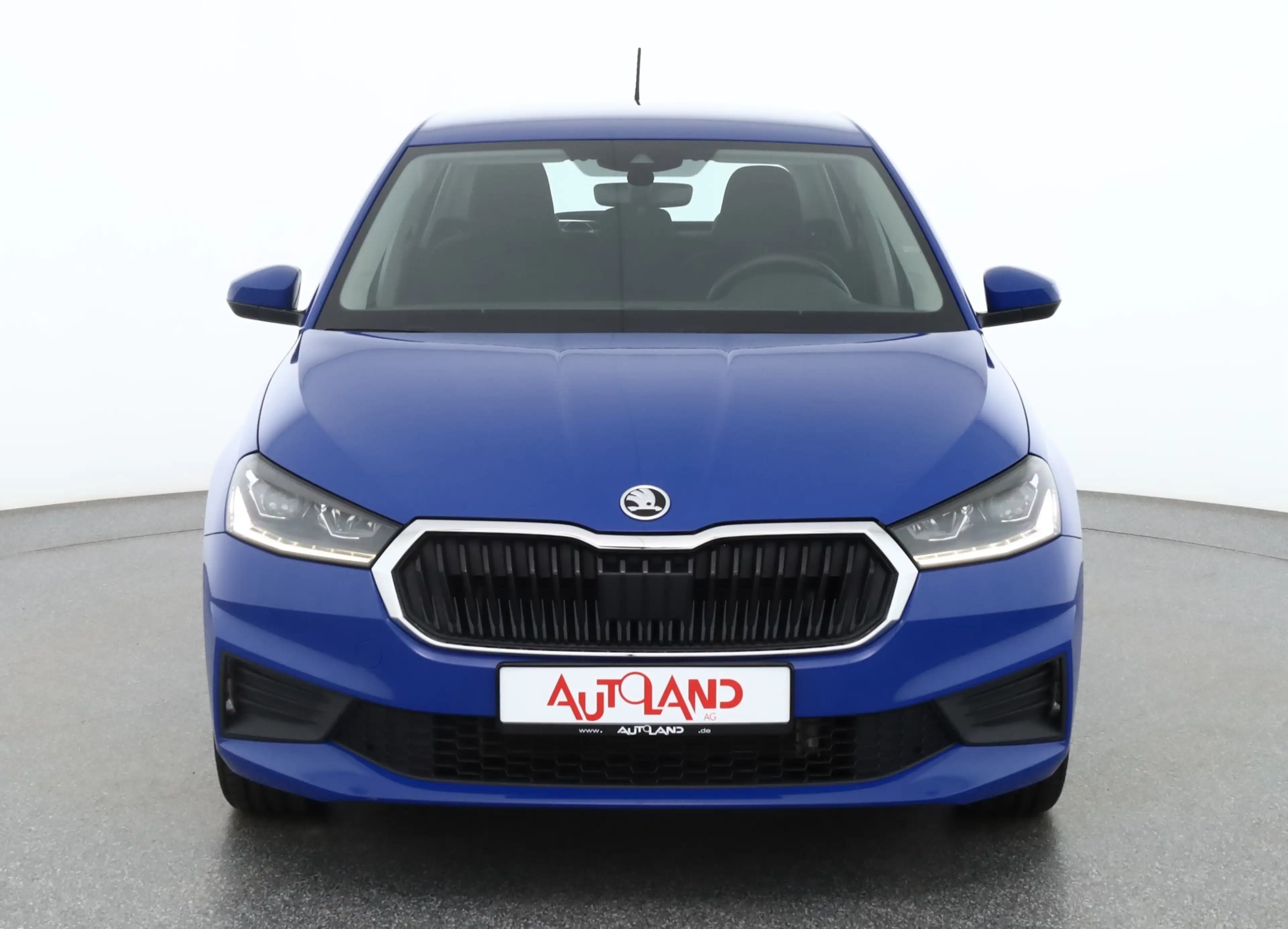 Skoda Fabia 1.0 MPI Tour LED SmartLink Sitzheizung PDC — photo 8
