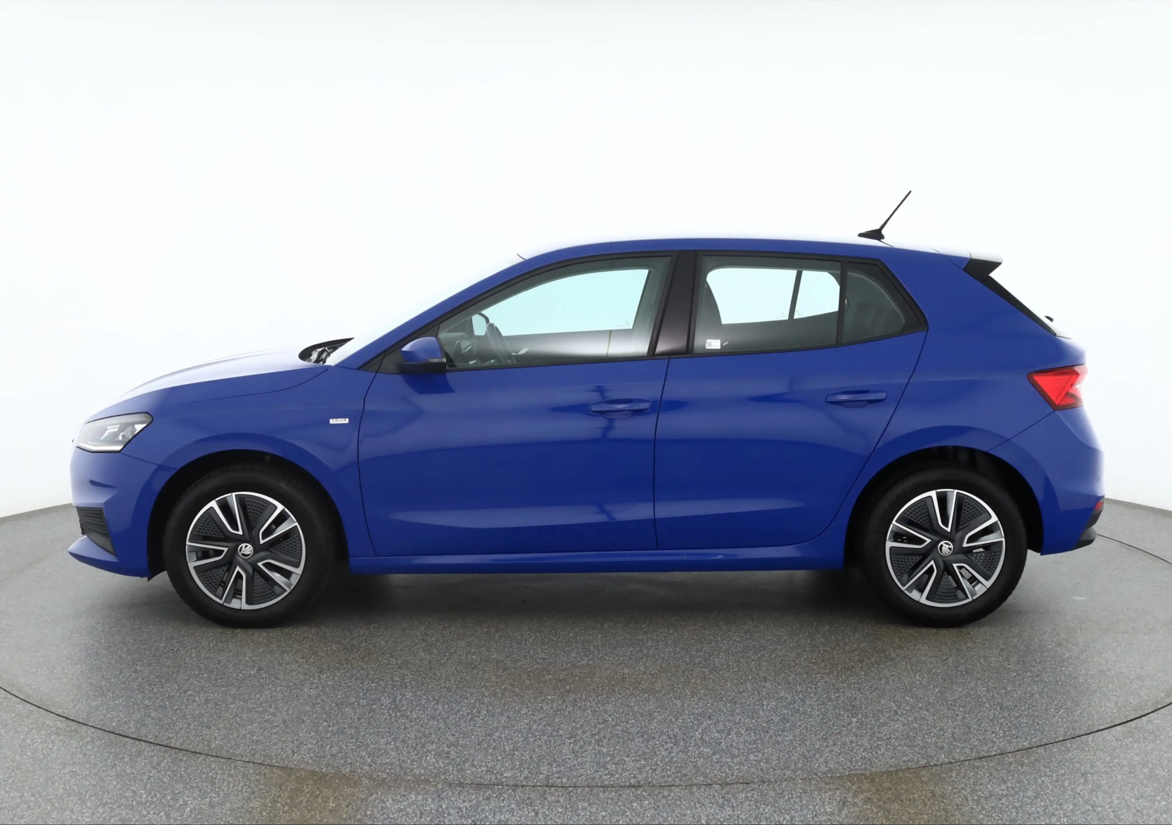 Skoda Fabia 1.0 MPI Tour LED SmartLink Sitzheizung PDC — photo 2
