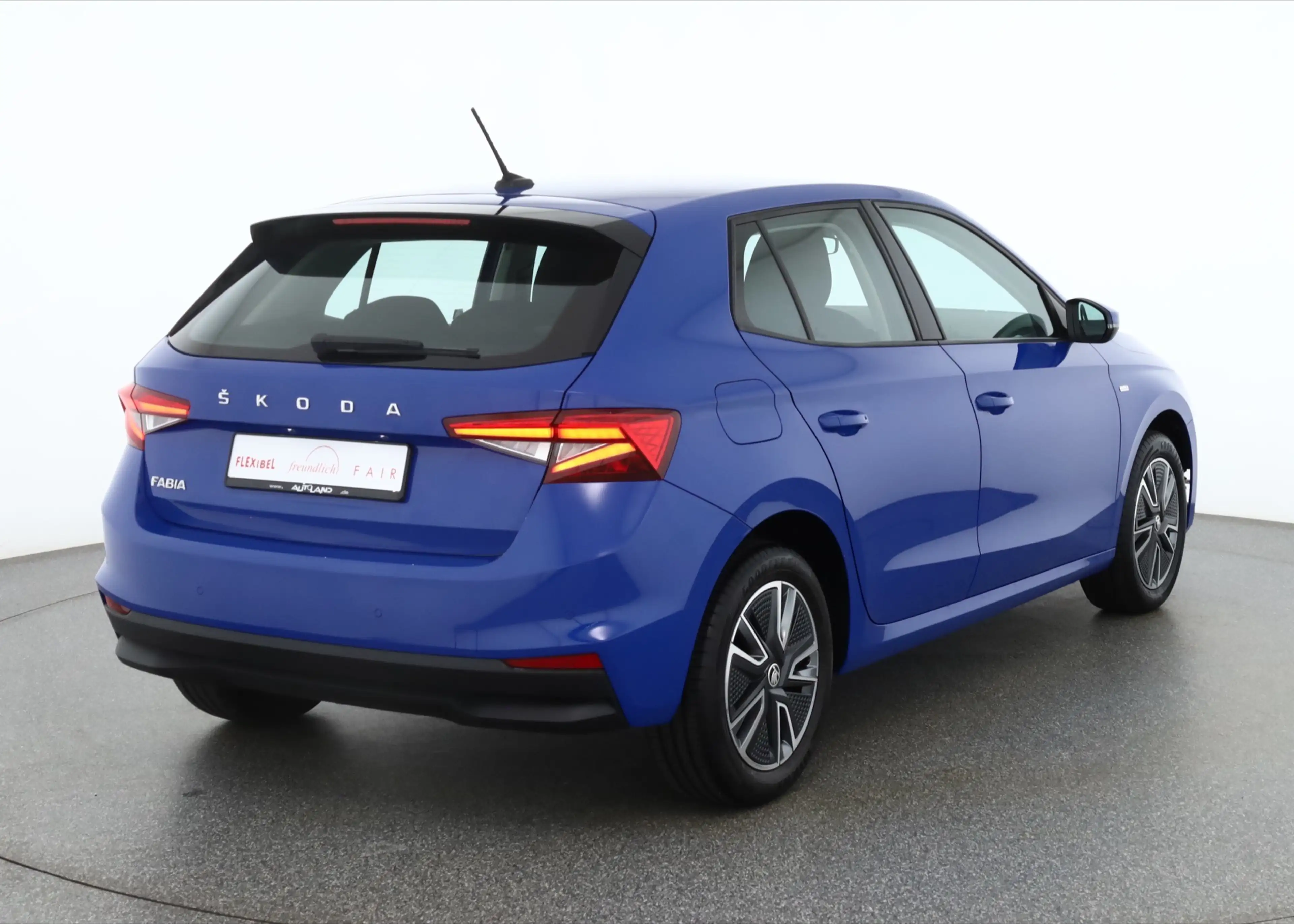 Skoda Fabia 1.0 MPI Tour LED SmartLink Sitzheizung PDC — photo 5