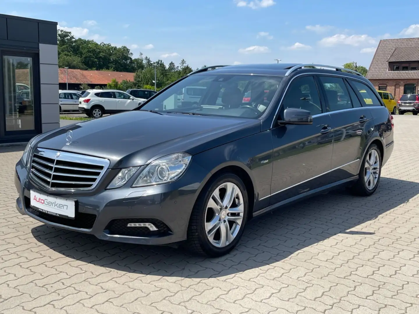 Mercedes-Benz E 350 T CDI BlueEfficiency Avantgarde AHK Grau - 2