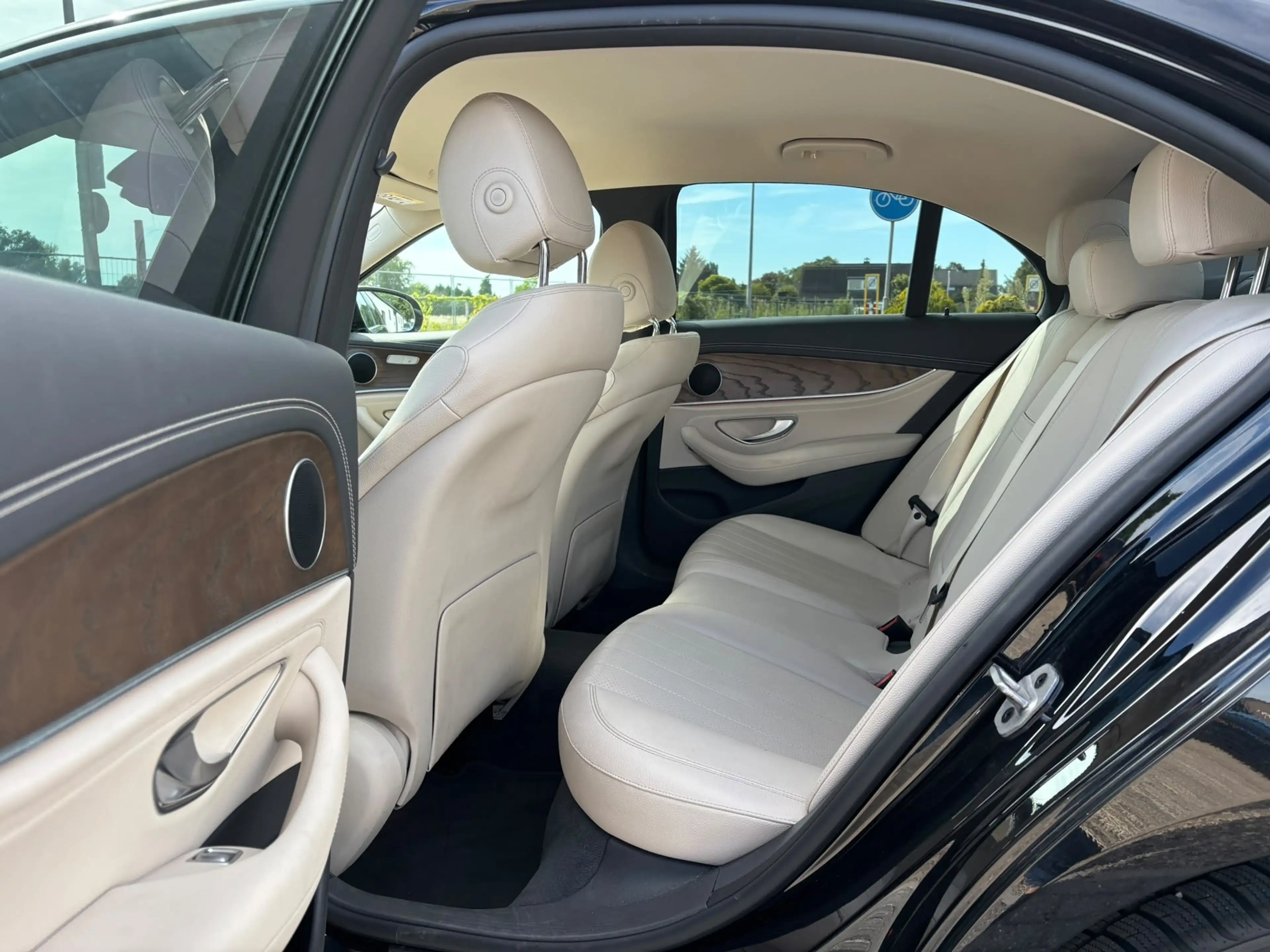 Mercedes-Benz E 220 d 4MATIC Avantgarde,luchtvering adaptive,Nieuwstaa — photo 11