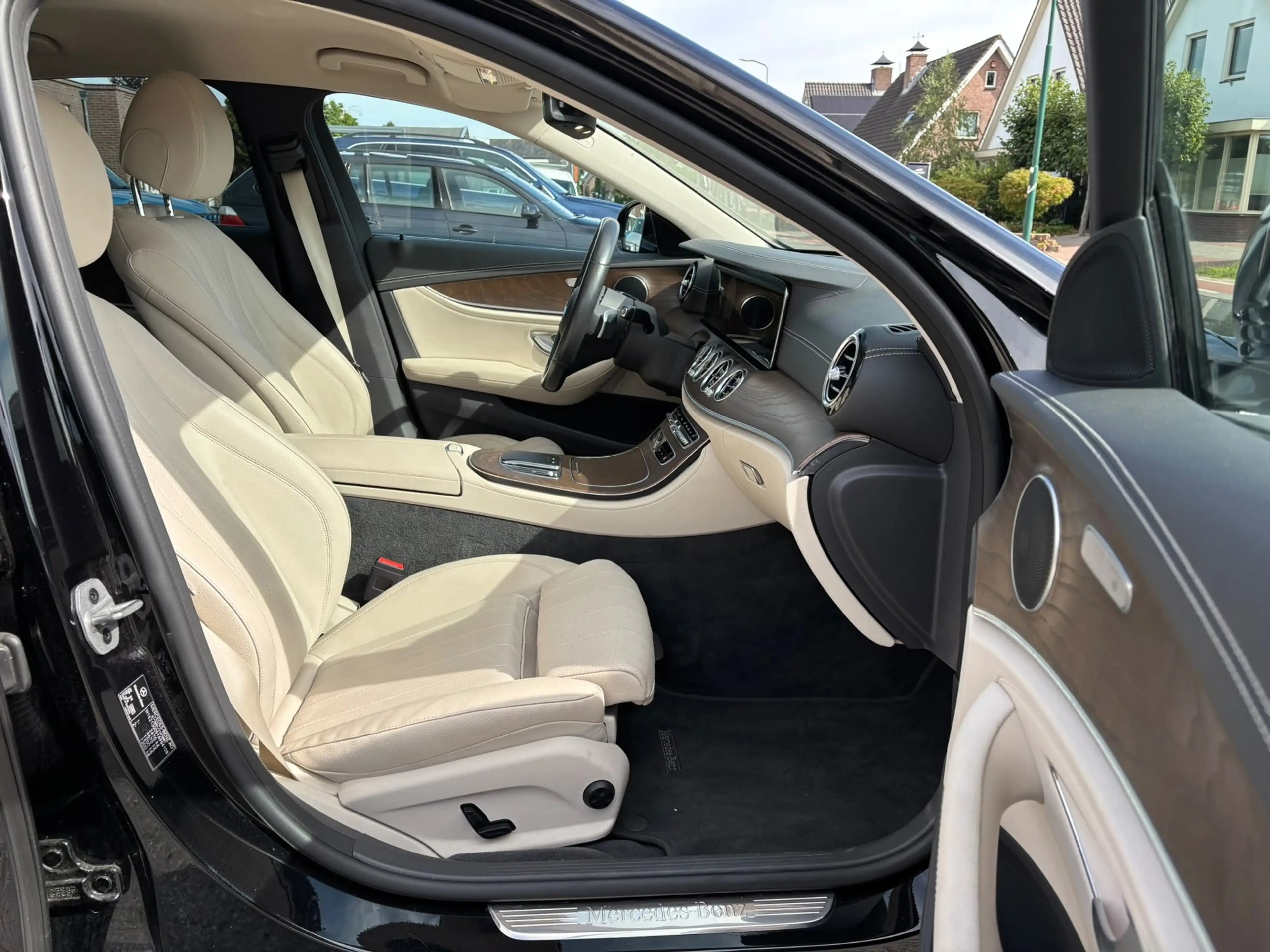 Mercedes-Benz E 220 d 4MATIC Avantgarde,luchtvering adaptive,Nieuwstaa — photo 14
