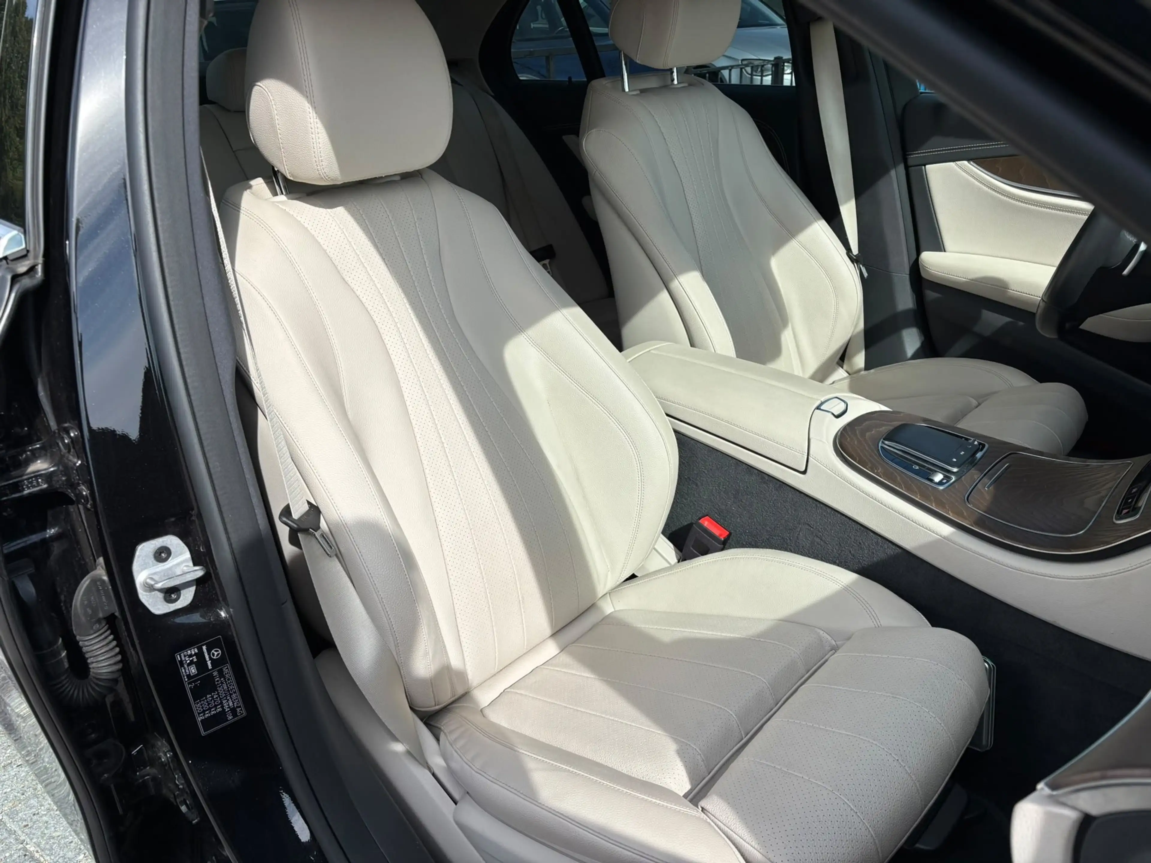 Mercedes-Benz E 220 d 4MATIC Avantgarde,luchtvering adaptive,Nieuwstaa — photo 15