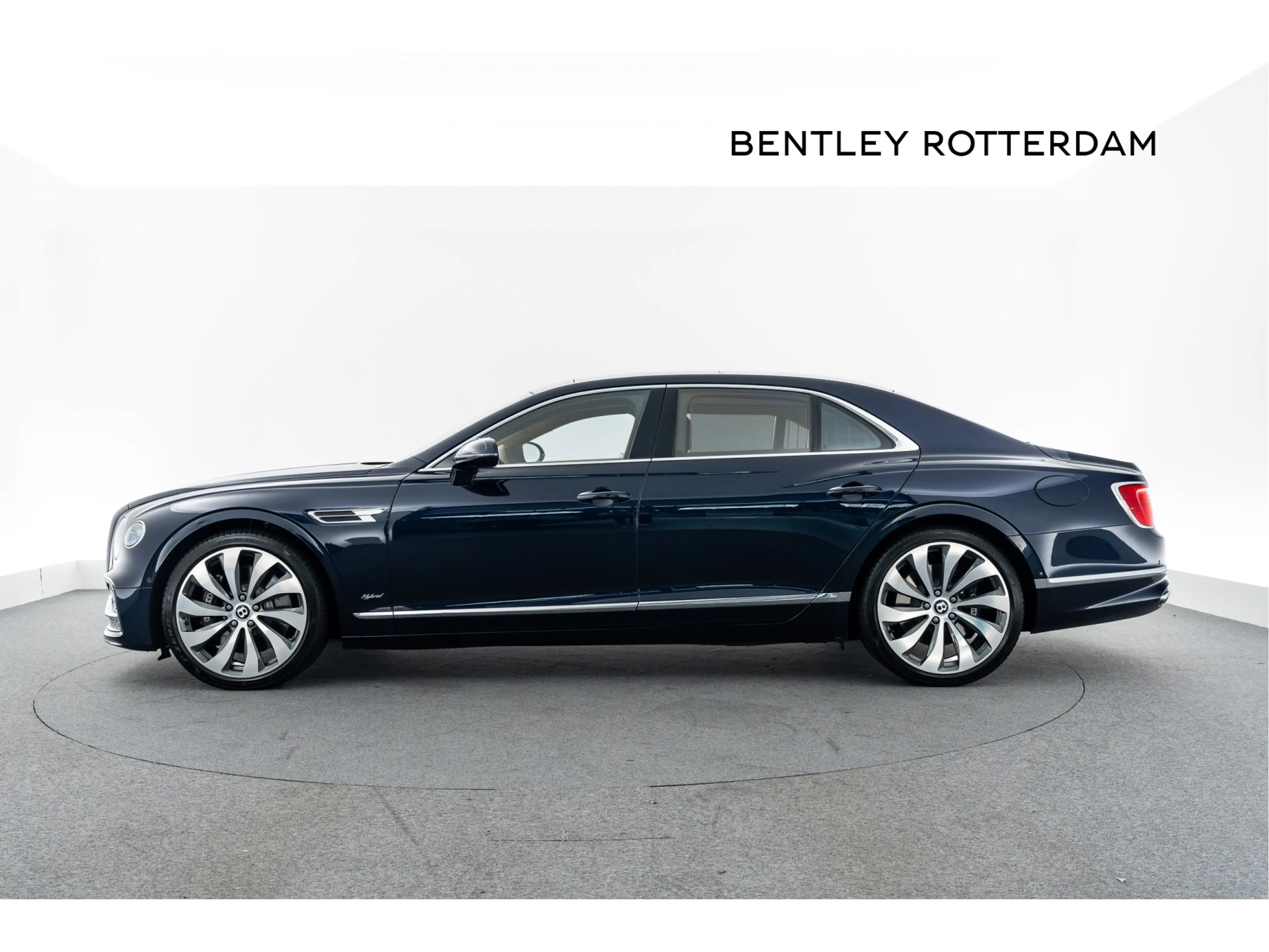 Bentley Flying Spur Hybrid MY22 | Naim — photo 2