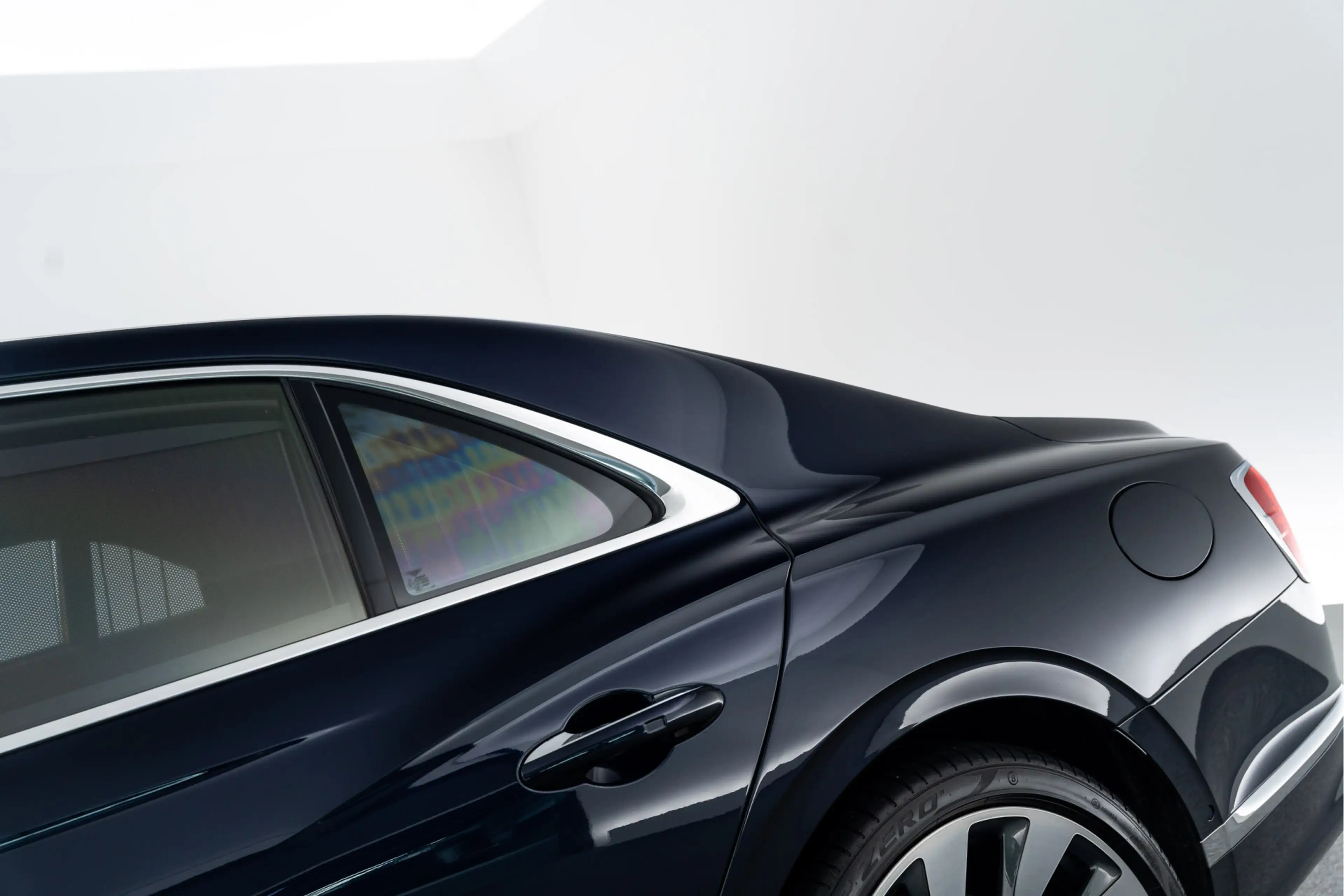 Bentley Flying Spur Hybrid MY22 | Naim — photo 13