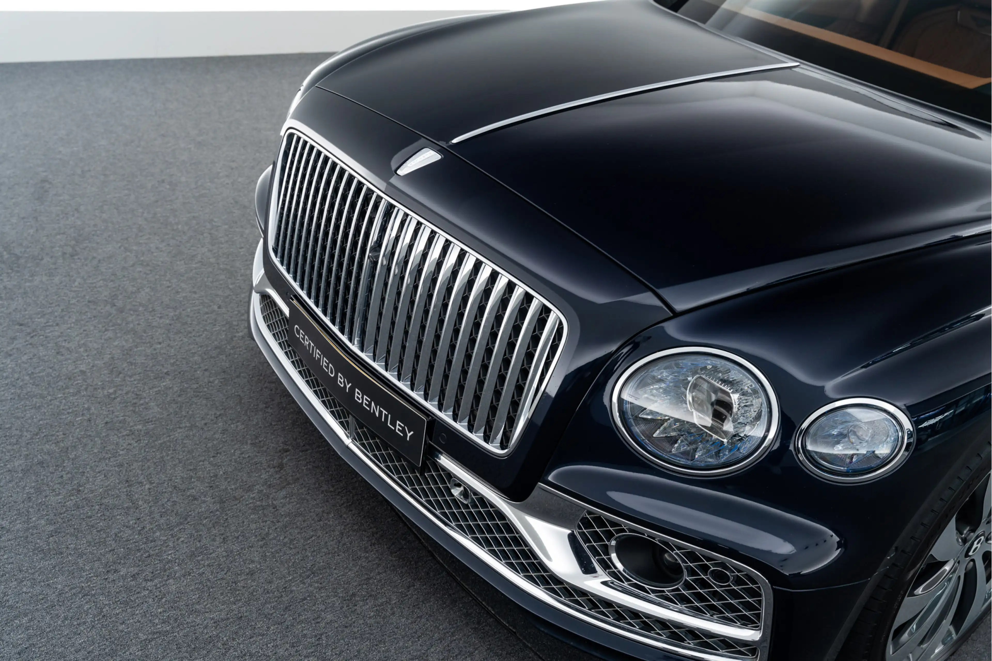 Bentley Flying Spur Hybrid MY22 | Naim — photo 10