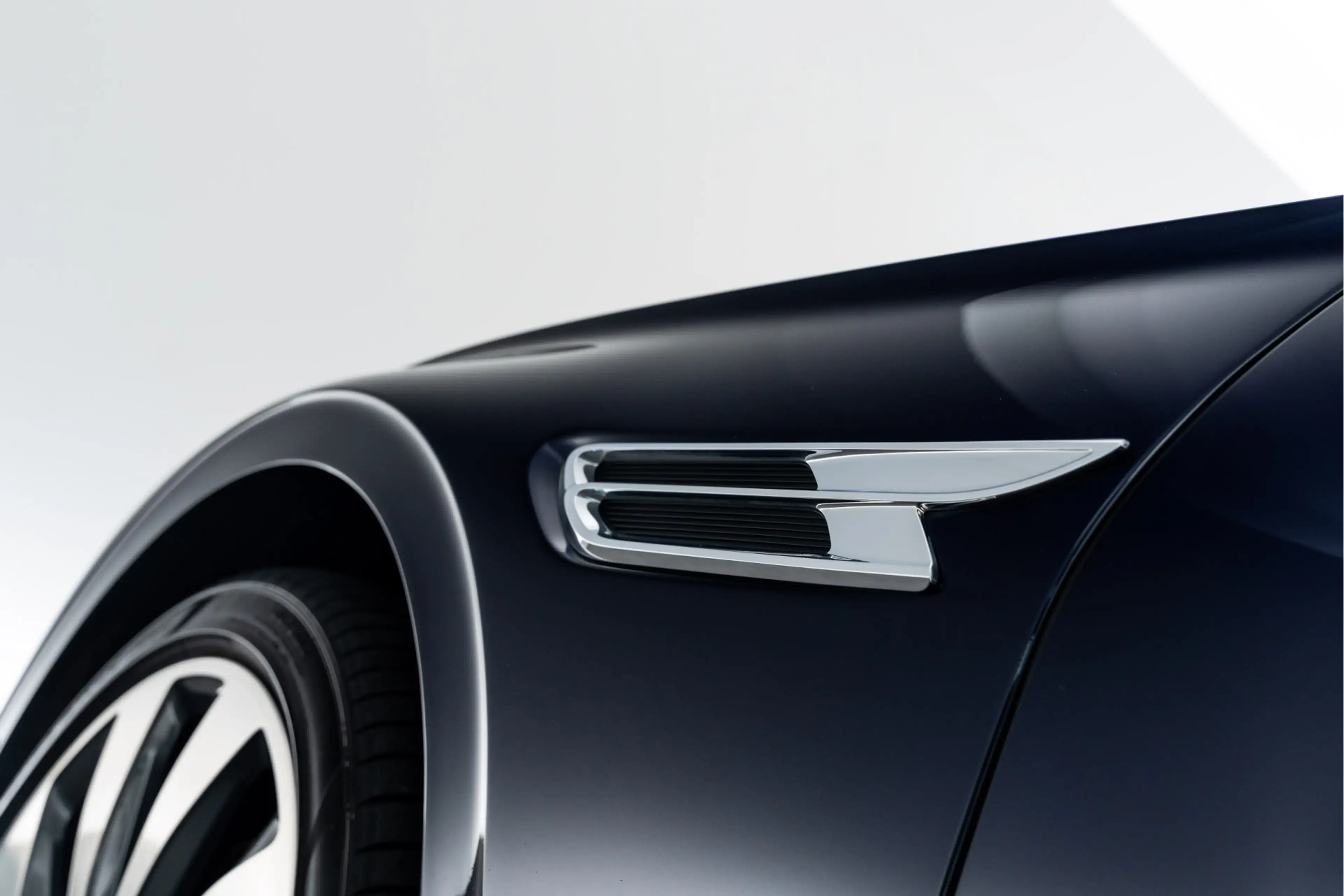 Bentley Flying Spur Hybrid MY22 | Naim — photo 9