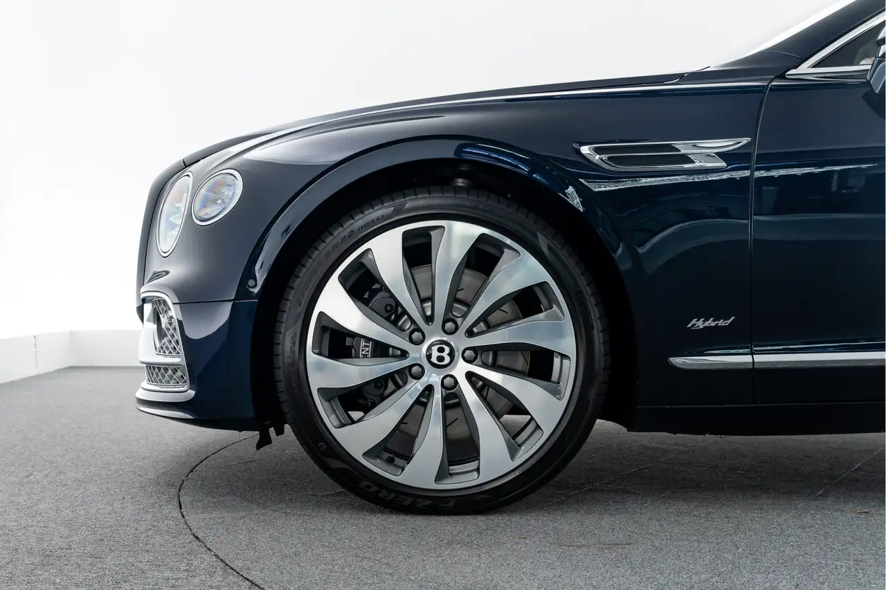 Bentley Flying Spur 2022 — фото 8