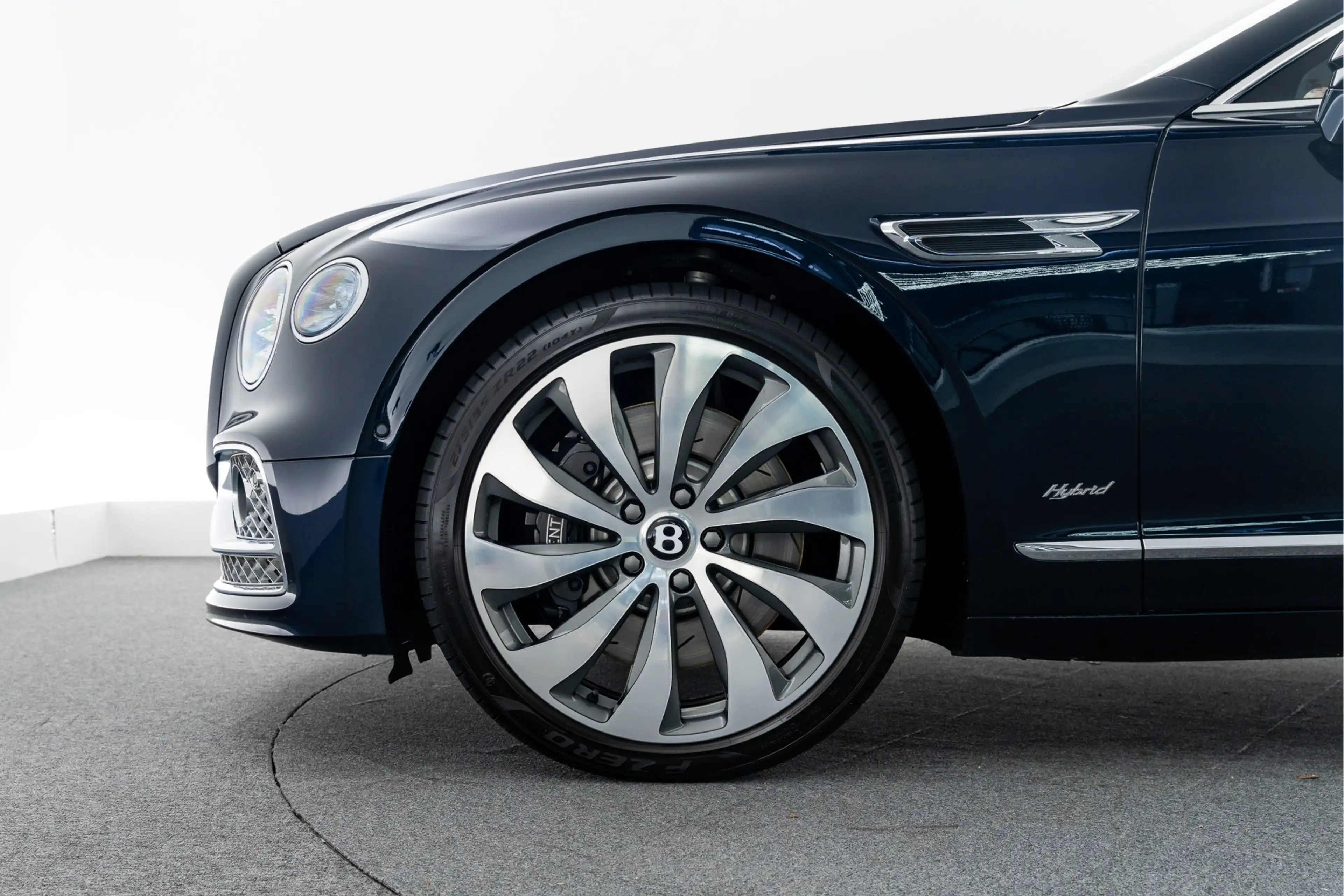 Bentley Flying Spur Hybrid MY22 | Naim — photo 8